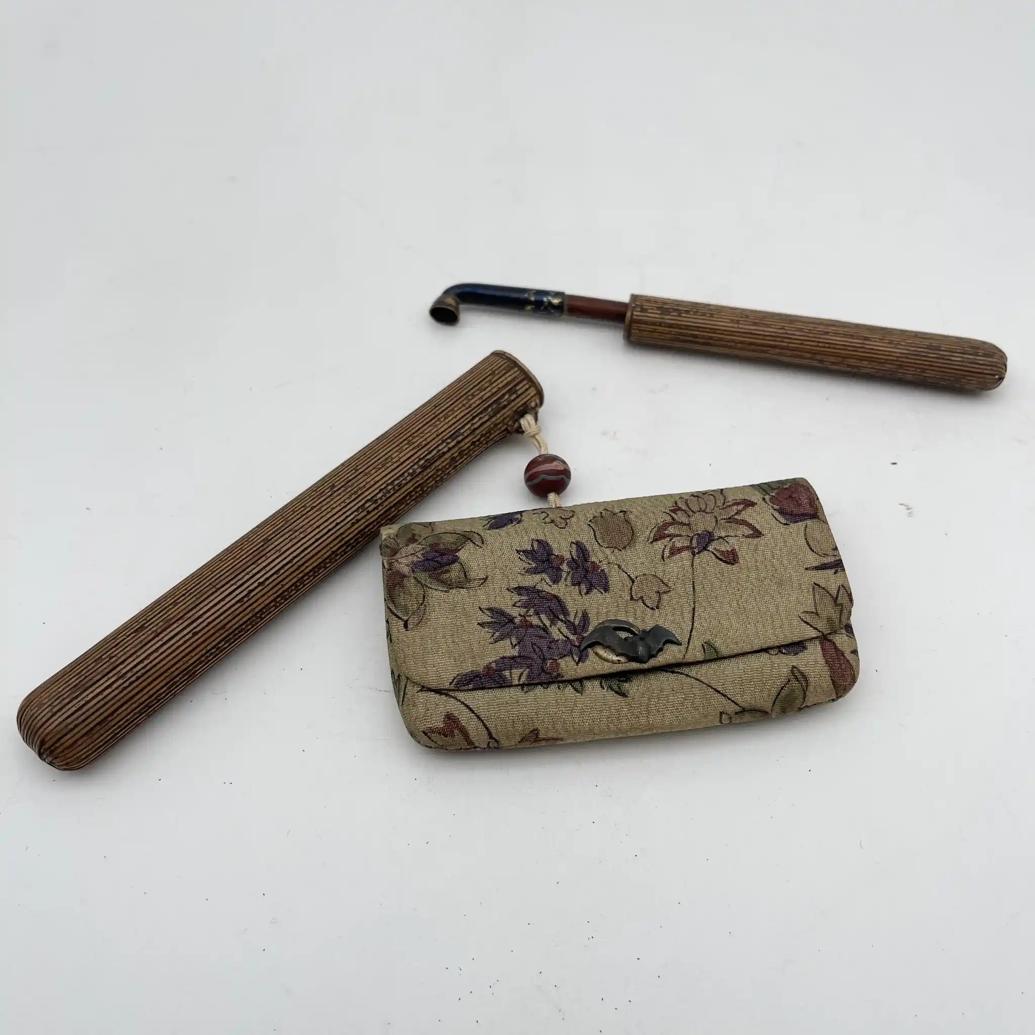 【骨董品】 煙管 (キセル) ・煙管入れ・叺 (カマス)3Pセット / 明治-昭和初期 (推定) / 真鍮 / 日本 / 羅宇煙管