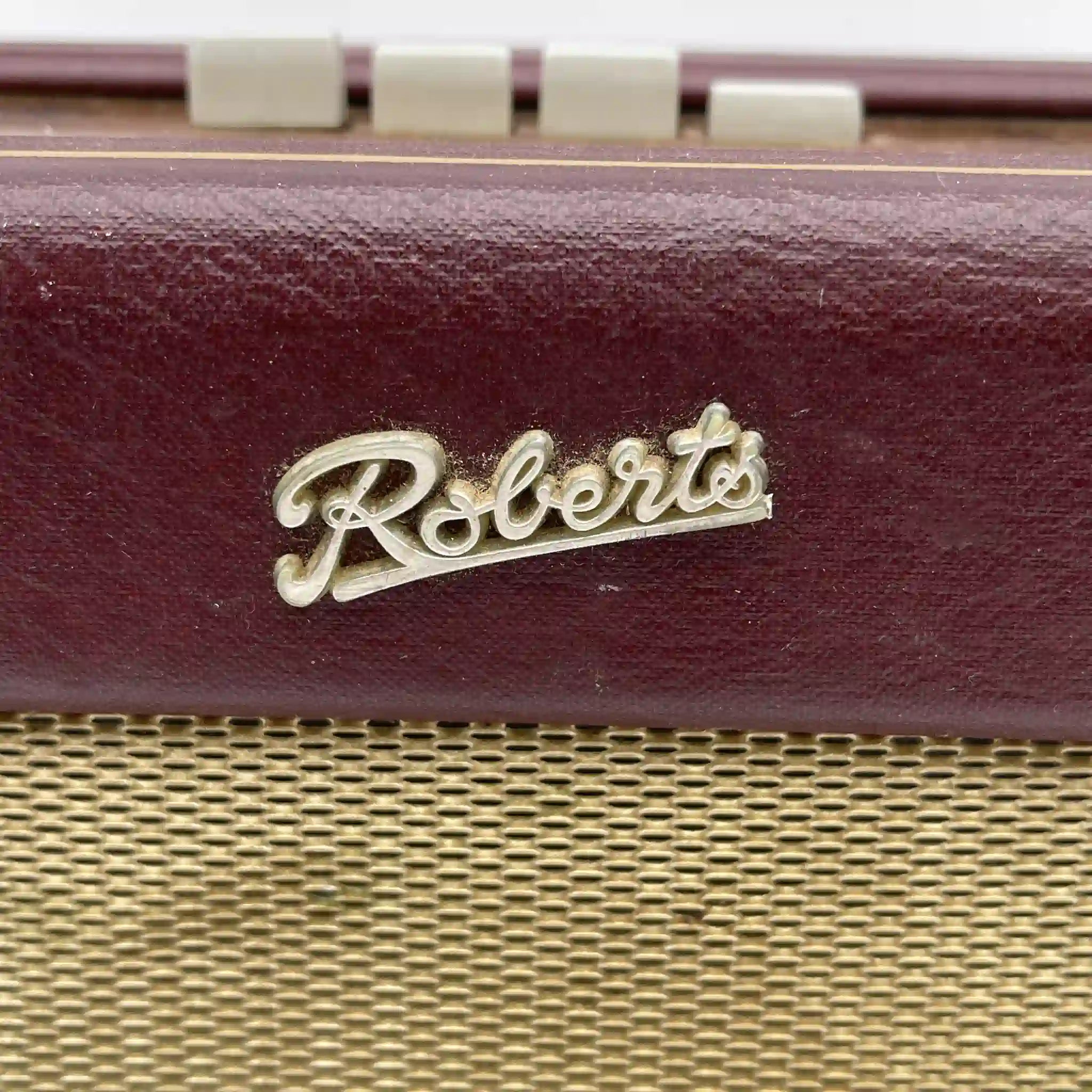 [Vintage] Portable radio / Roberts Radio / R550 / 1990-2000s / Synthetic leather / England / Warrant to the British Royal Family, Wooden cabinet acoustics