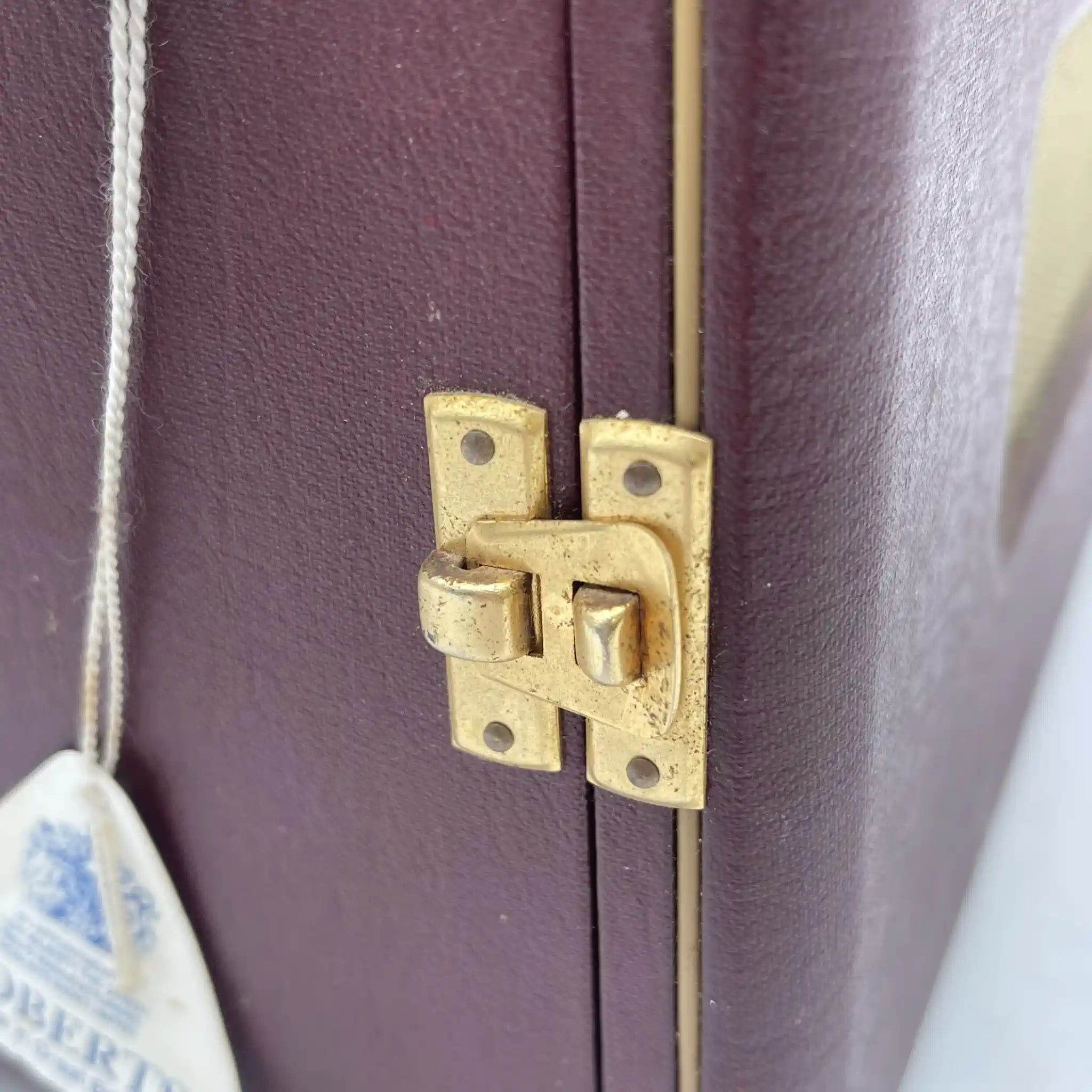 [Vintage] Portable radio / Roberts Radio / R550 / 1990-2000s / Synthetic leather / England / Warrant to the British Royal Family, Wooden cabinet acoustics