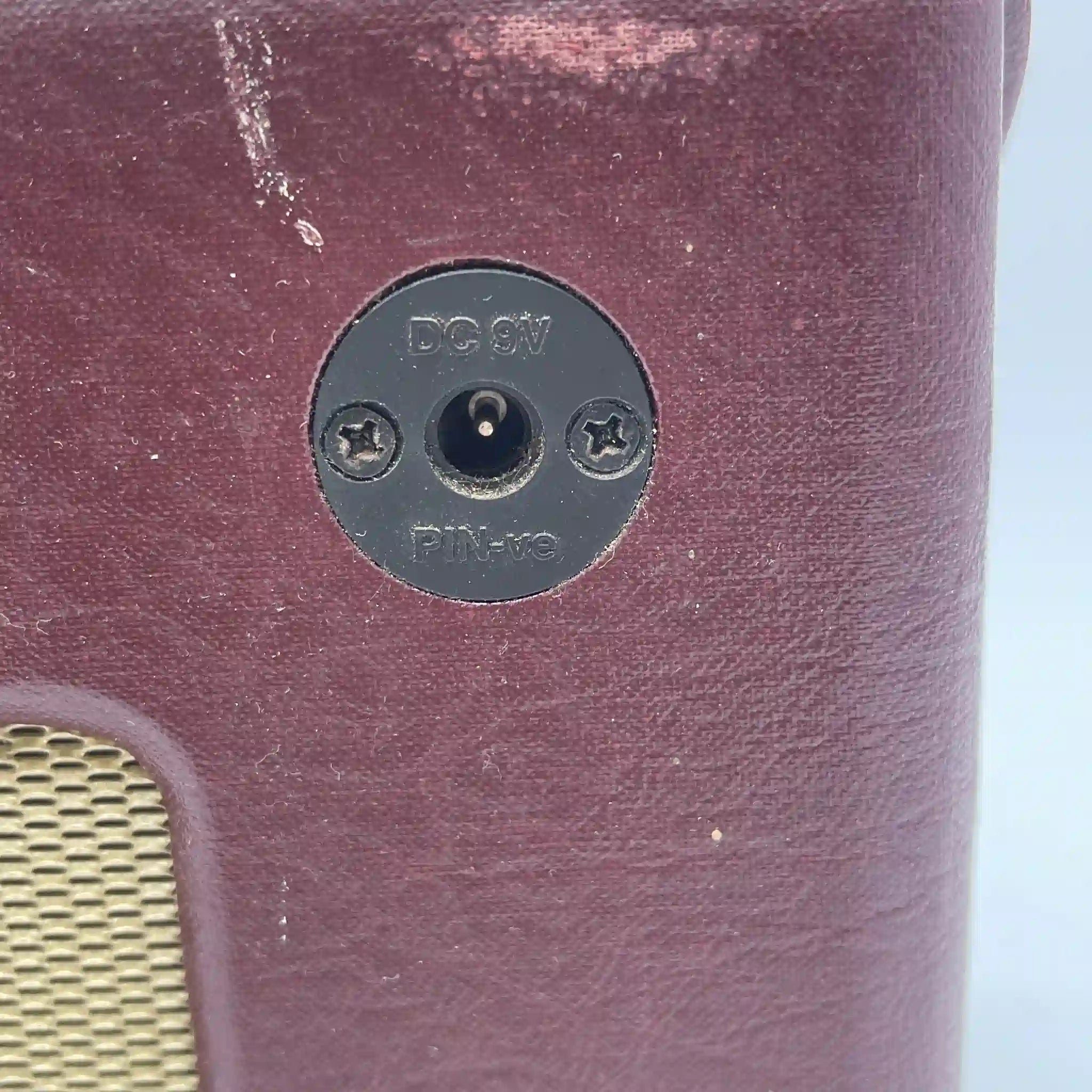 [Vintage] Portable radio / Roberts Radio / R550 / 1990-2000s / Synthetic leather / England / Warrant to the British Royal Family, Wooden cabinet acoustics