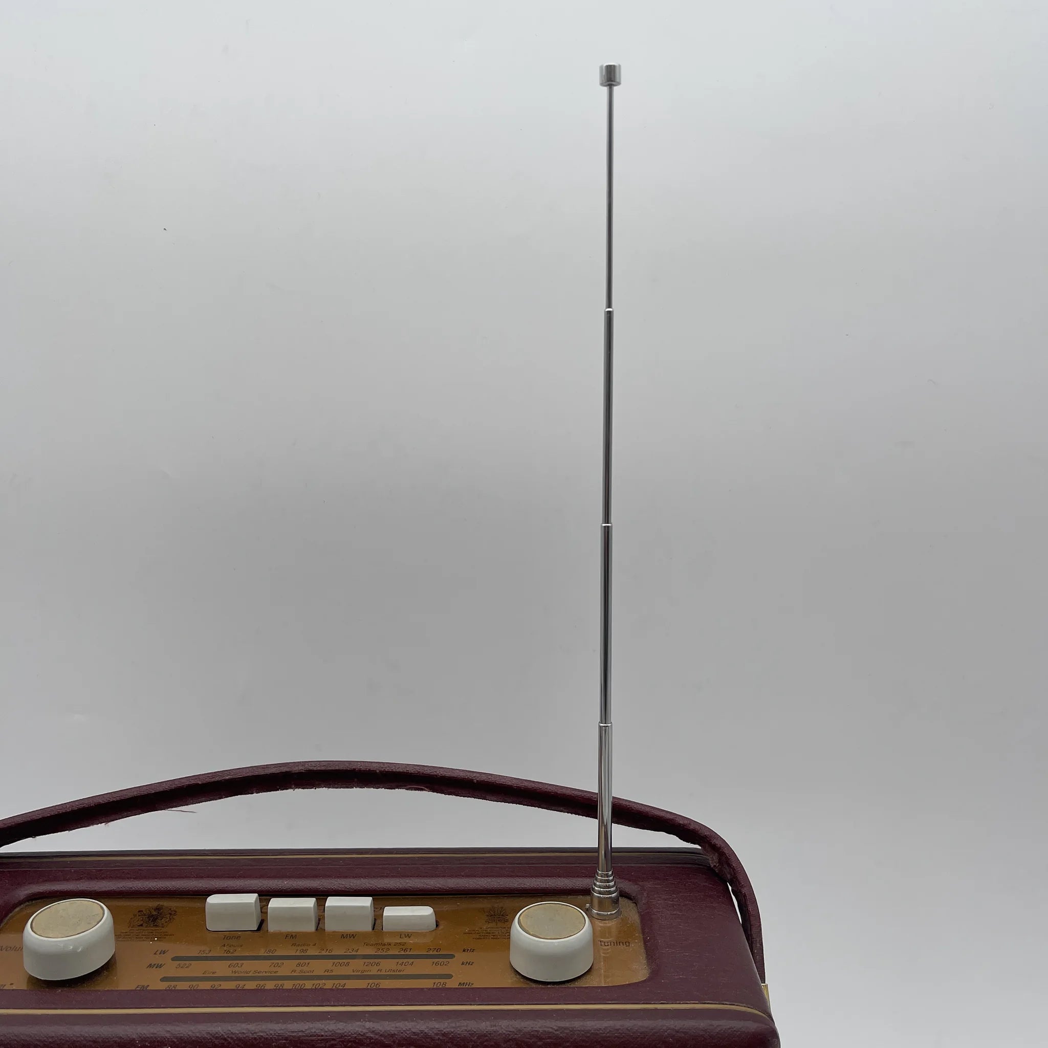 [Vintage] Portable radio / Roberts Radio / R550 / 1990-2000s / Synthetic leather / England / Warrant to the British Royal Family, Wooden cabinet acoustics