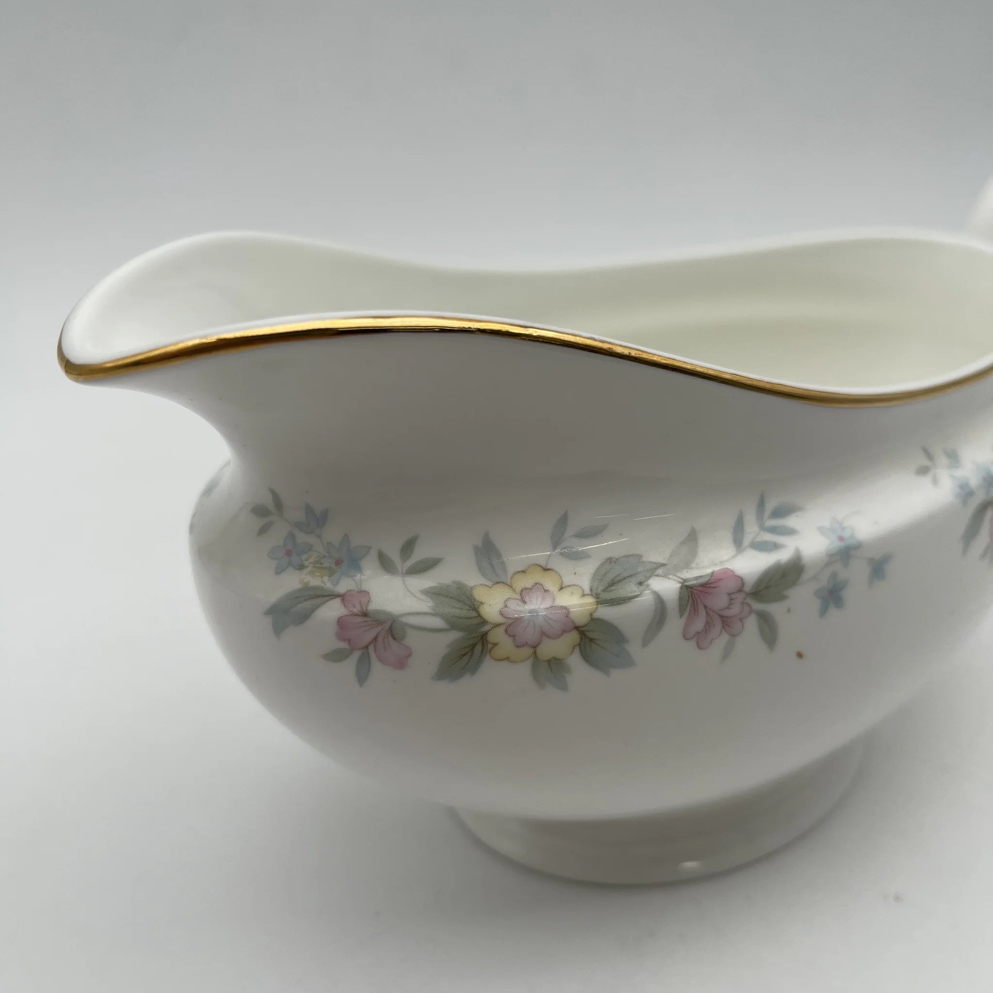 【复古】灰船(socier / source boat) / Mayfair / 1950-1980年代（推测）/ Fine Bone China /英国/ 小花图案，柔和色调，金彩