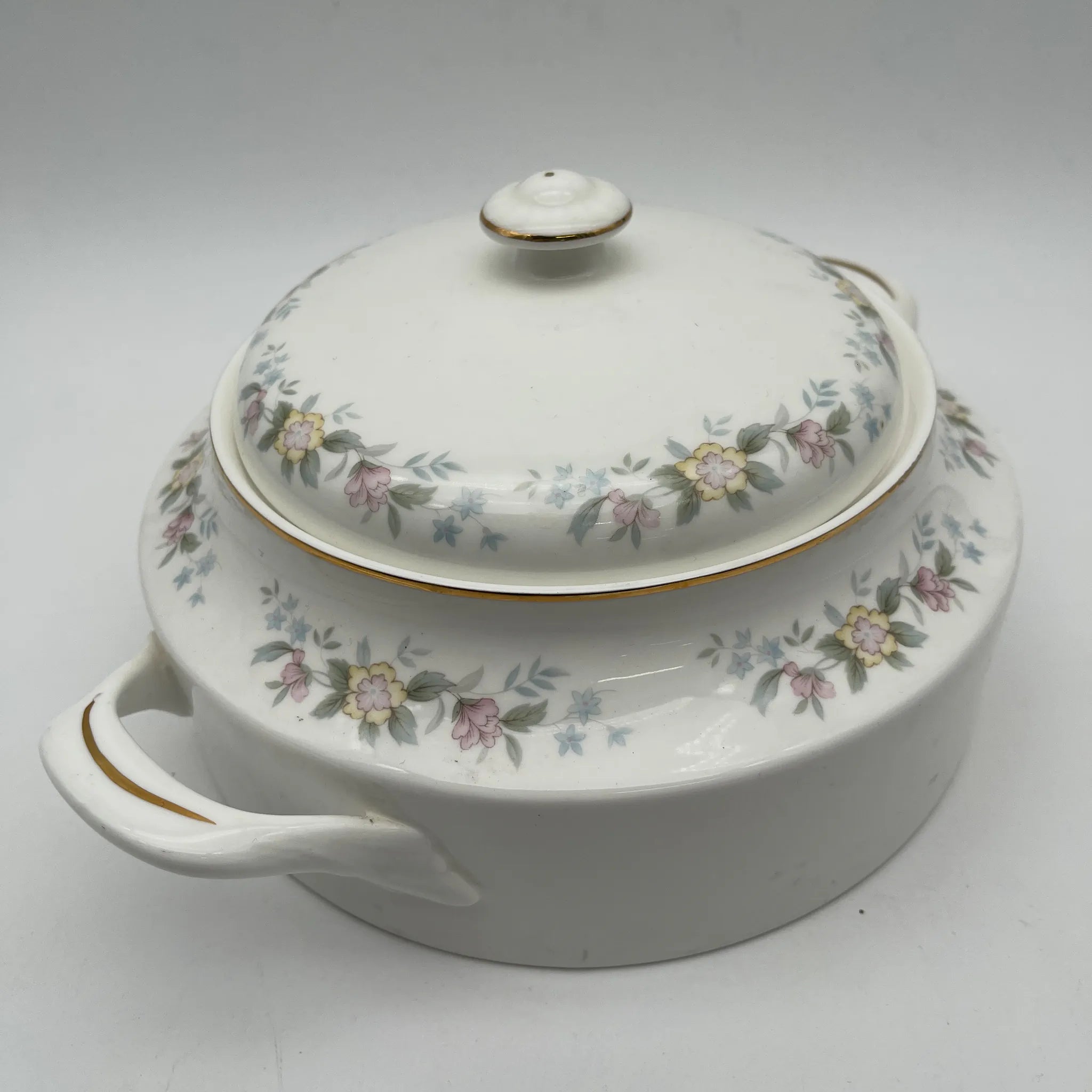 【复古】supire / Mayfair / 1950-1980年代（推测）/ Fine Bone China /英国/小花花样， 柔和色调，金彩