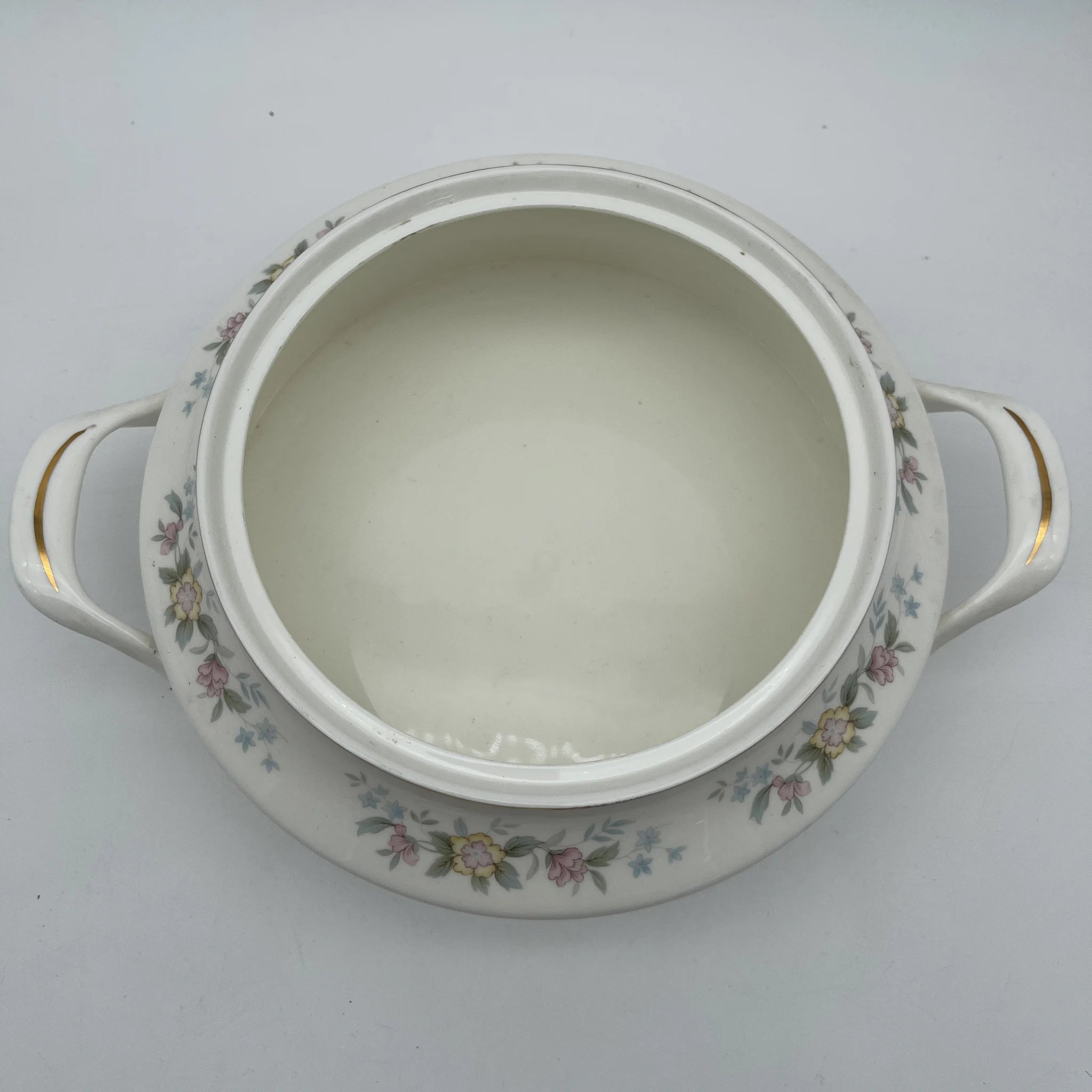【复古】supire / Mayfair / 1950-1980年代（推测）/ Fine Bone China /英国/小花花样， 柔和色调，金彩
