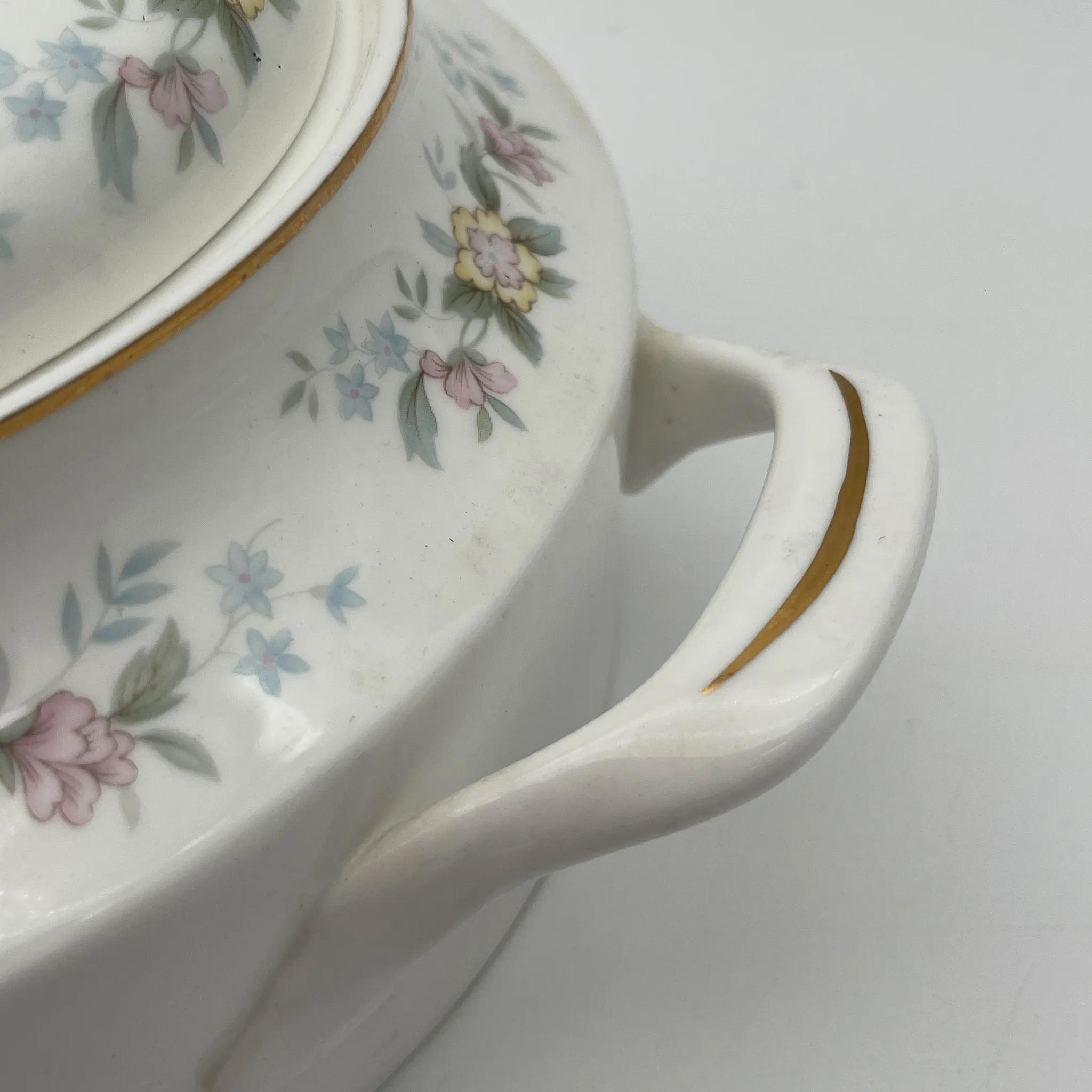 【复古】supire / Mayfair / 1950-1980年代（推测）/ Fine Bone China /英国/小花花样， 柔和色调，金彩