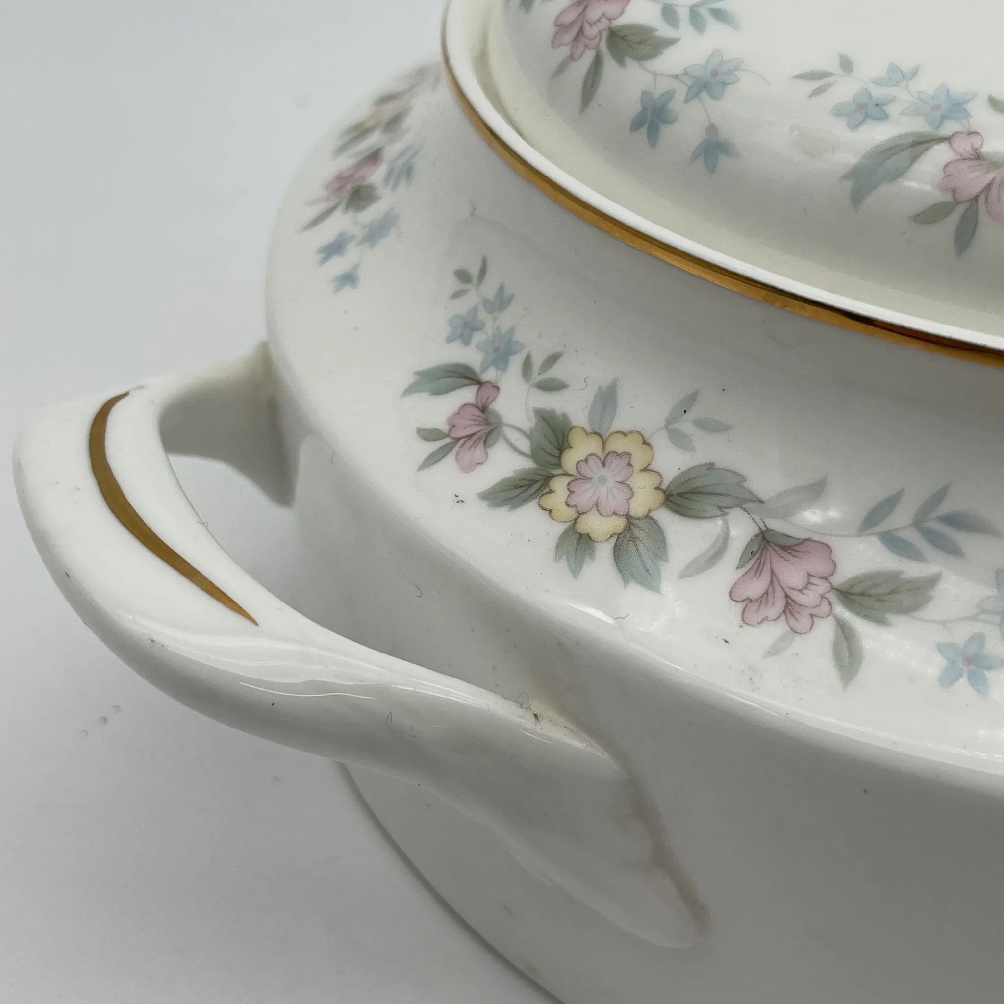 【复古】supire / Mayfair / 1950-1980年代（推测）/ Fine Bone China /英国/小花花样， 柔和色调，金彩