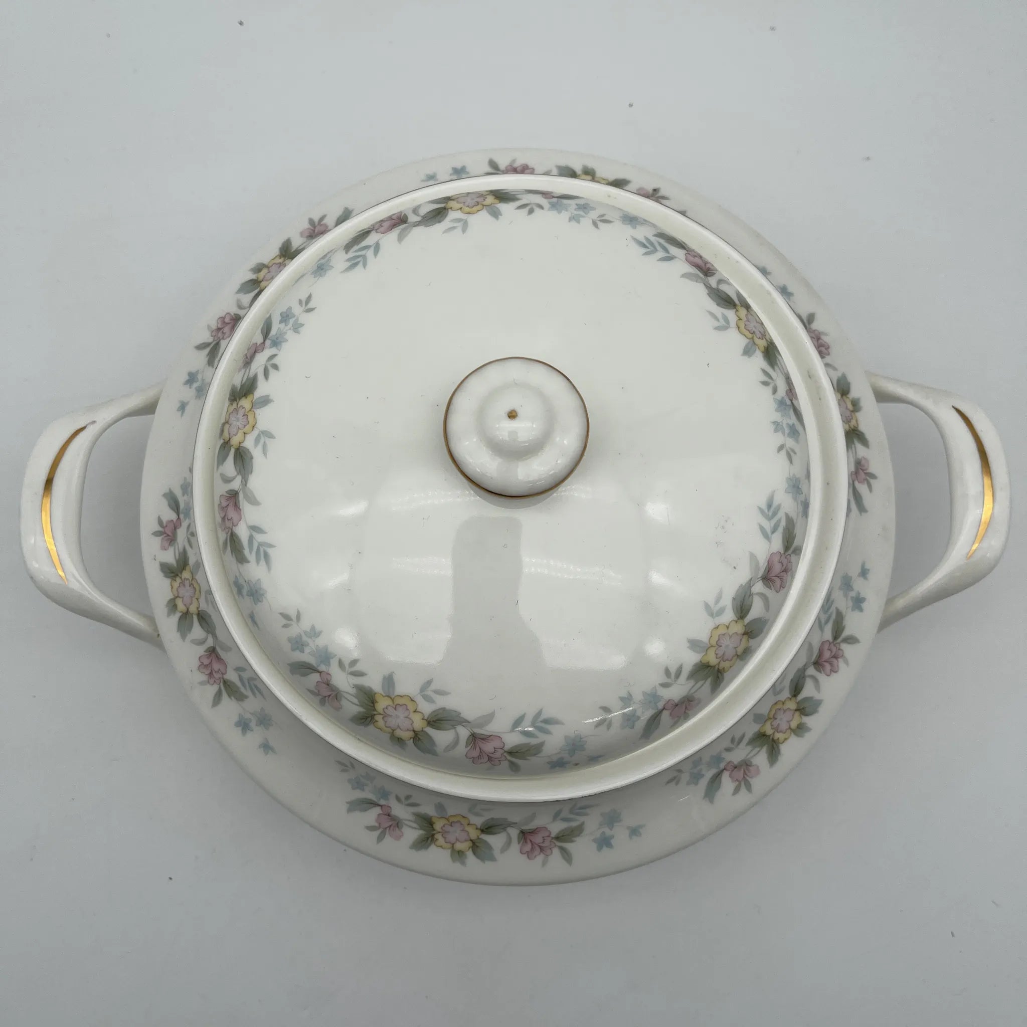 【复古】supire / Mayfair / 1950-1980年代（推测）/ Fine Bone China /英国/小花花样， 柔和色调，金彩