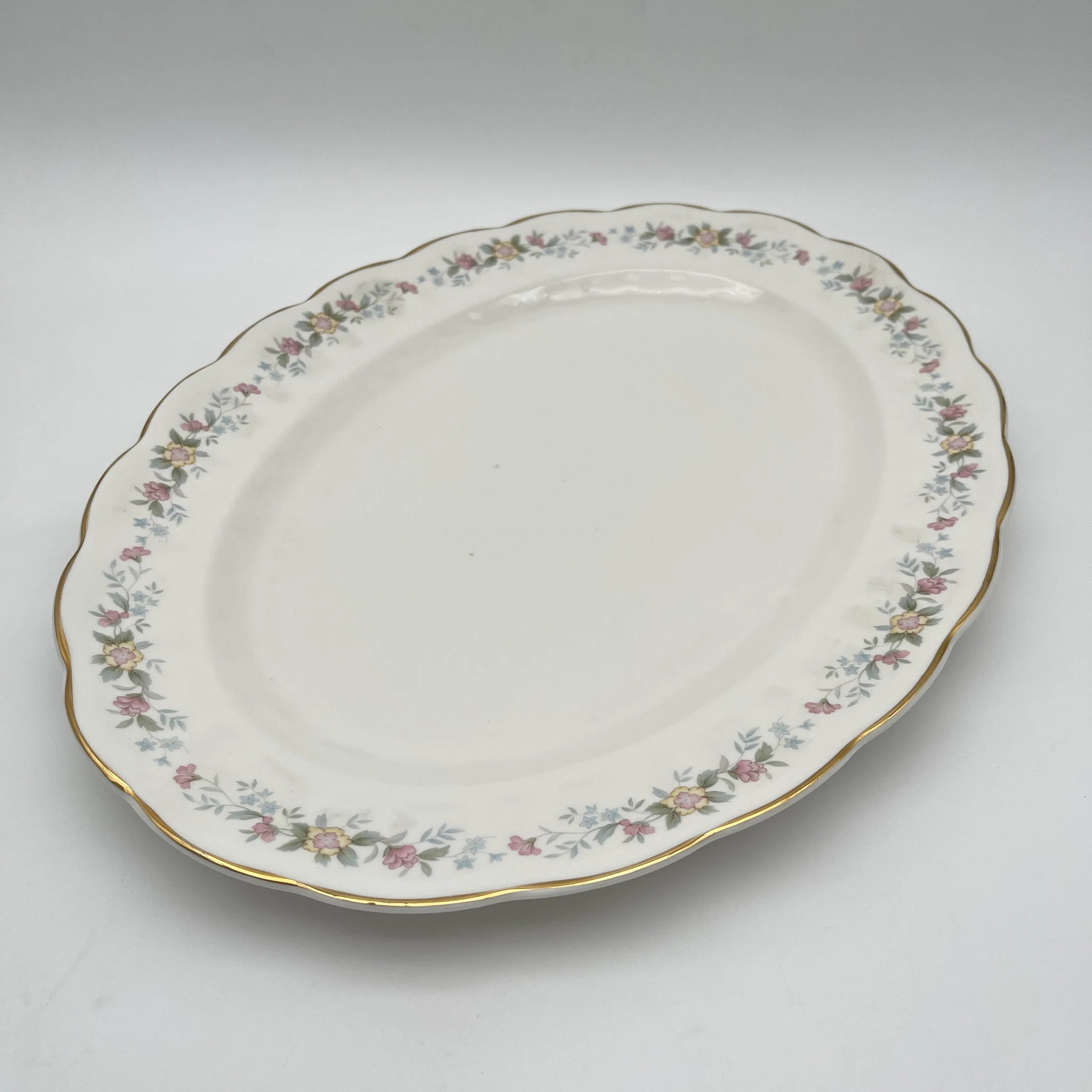 【复古】椭圆形盘子（大盘）/ Mayfair (Mayfair) / 1950-1980年代（推测）/ Fine Bone China /英国/小花花样， 柔和色调，金彩
