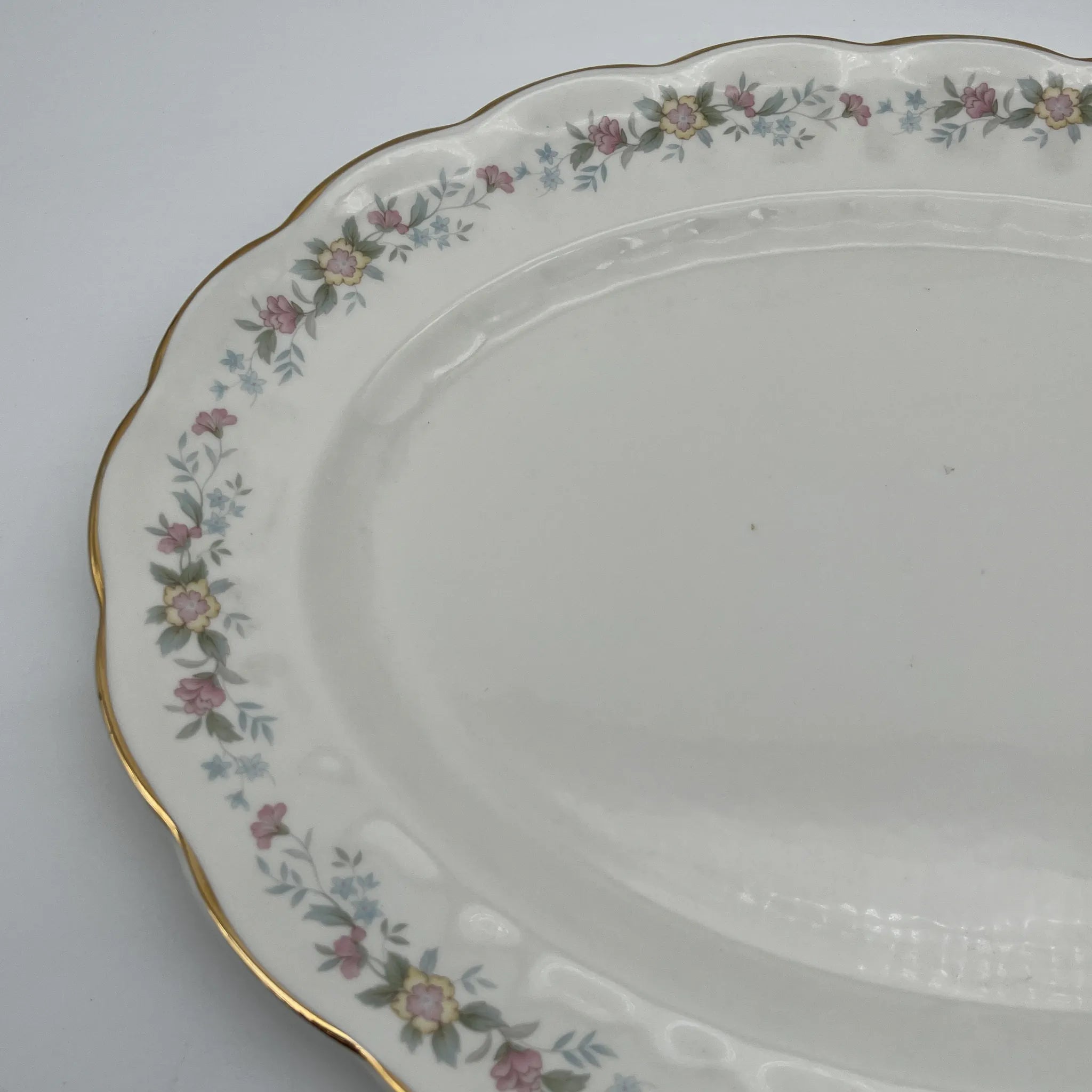 【复古】椭圆形盘子（大盘）/ Mayfair (Mayfair) / 1950-1980年代（推测）/ Fine Bone China /英国/小花花样， 柔和色调，金彩