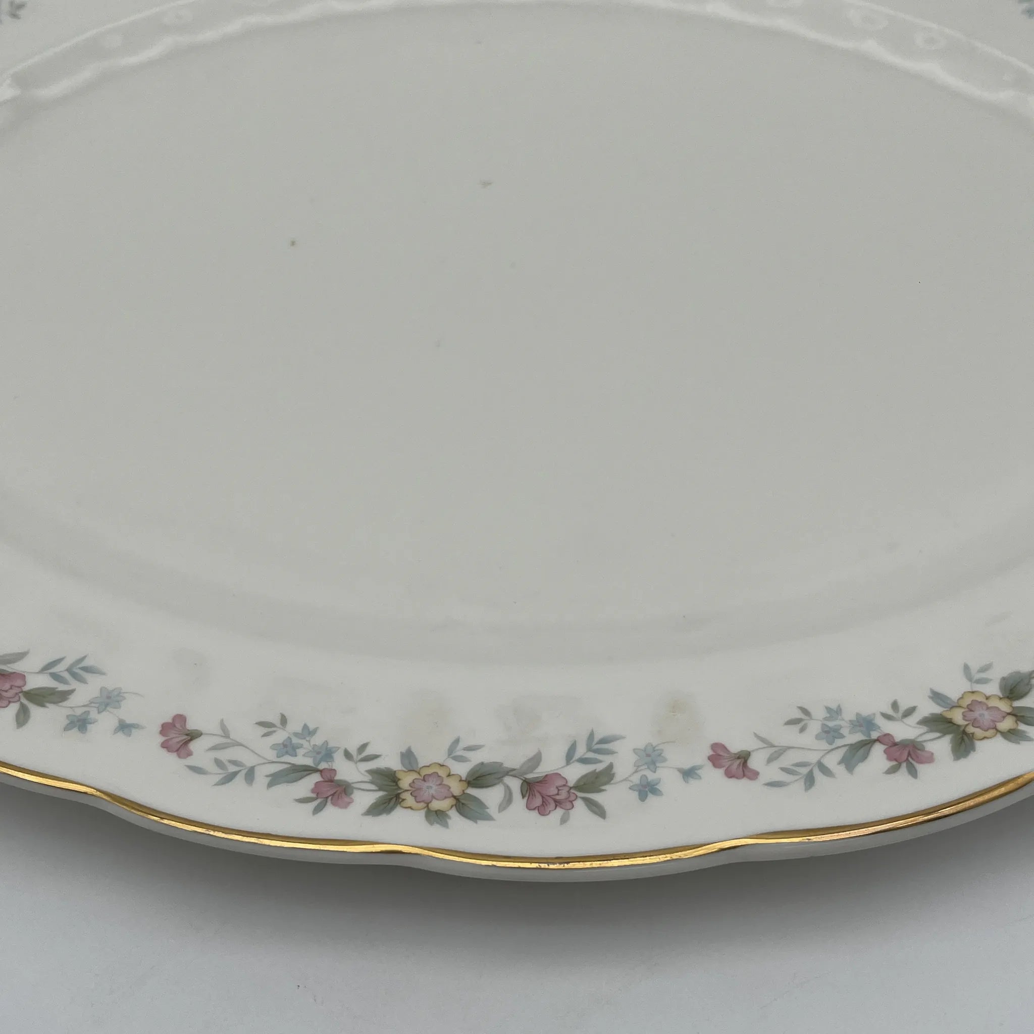 【复古】椭圆形盘子（大盘）/ Mayfair (Mayfair) / 1950-1980年代（推测）/ Fine Bone China /英国/小花花样， 柔和色调，金彩