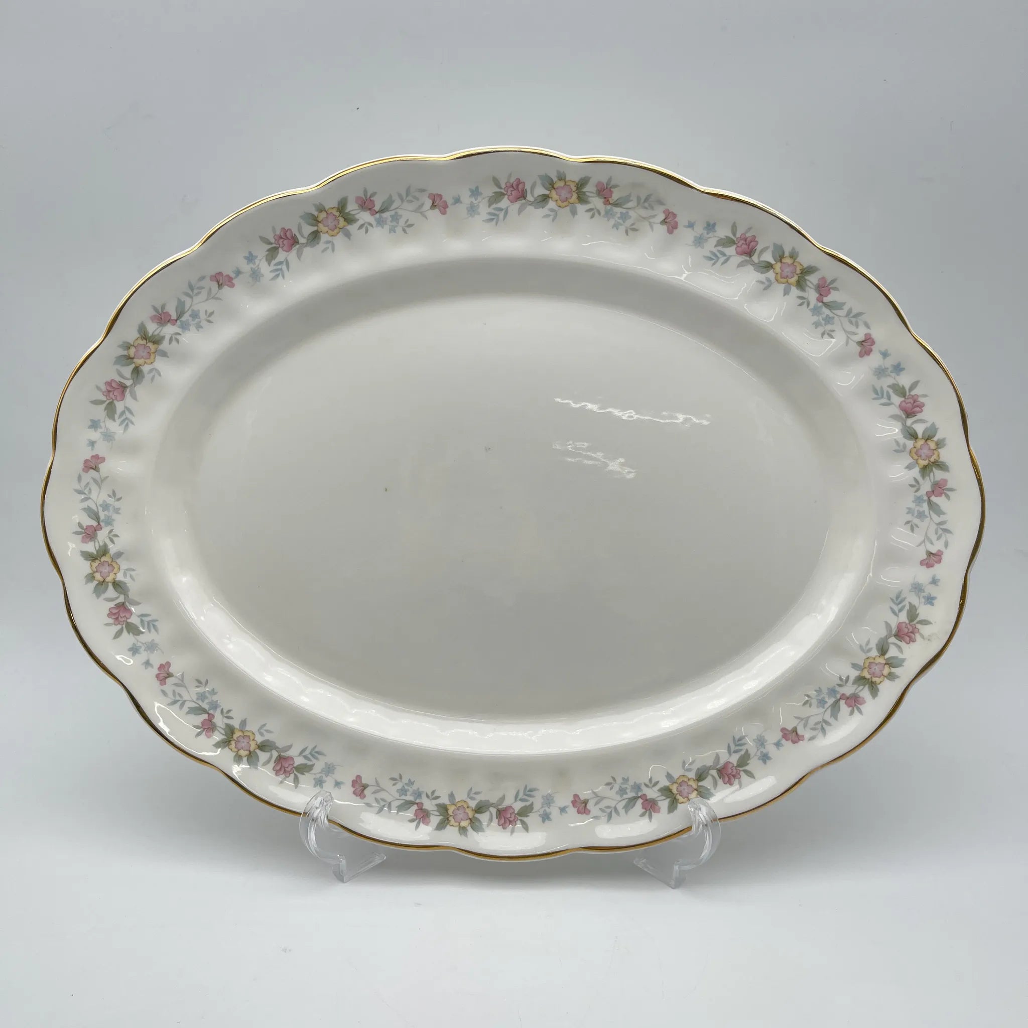 【复古】椭圆形盘子（大盘）/ Mayfair (Mayfair) / 1950-1980年代（推测）/ Fine Bone China /英国/小花花样， 柔和色调，金彩