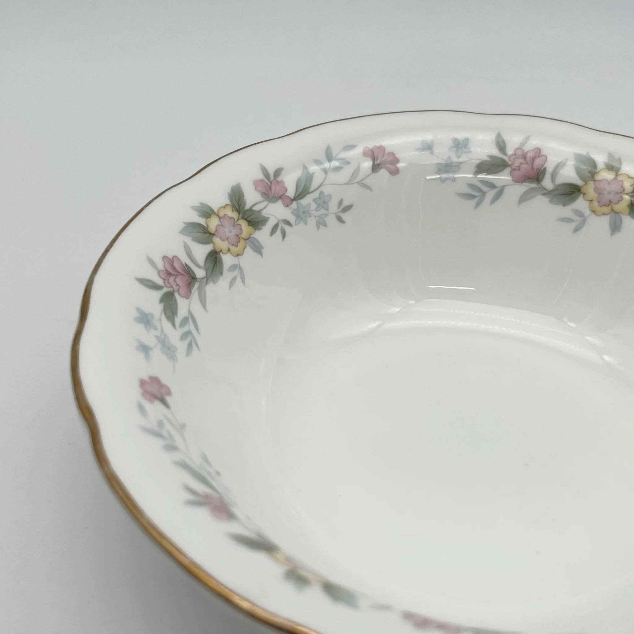 【复古】谷物碗（中碗）/ Mayfair（梅fair） / 1950-1980年代（推测）/ Fine Bone China /英国/小花图案，柔和色调， 金彩