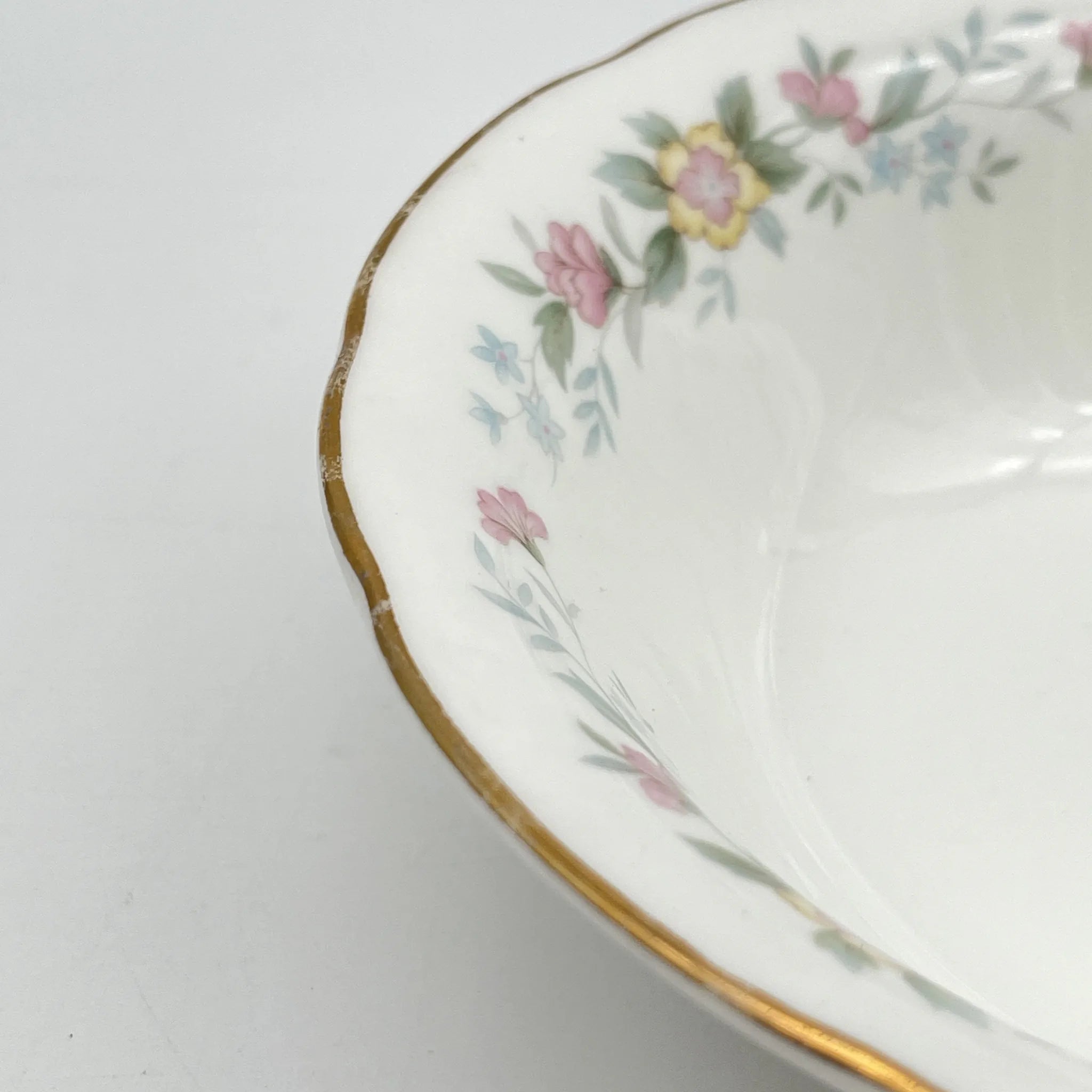 【复古】谷物碗（中碗）/ Mayfair（梅fair） / 1950-1980年代（推测）/ Fine Bone China /英国/小花图案，柔和色调， 金彩