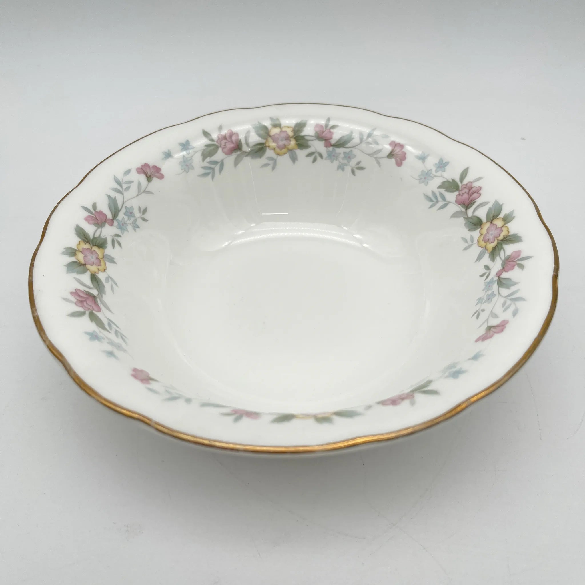 【复古】谷物碗（中碗）/ Mayfair（梅fair） / 1950-1980年代（推测）/ Fine Bone China /英国/小花图案，柔和色调， 金彩