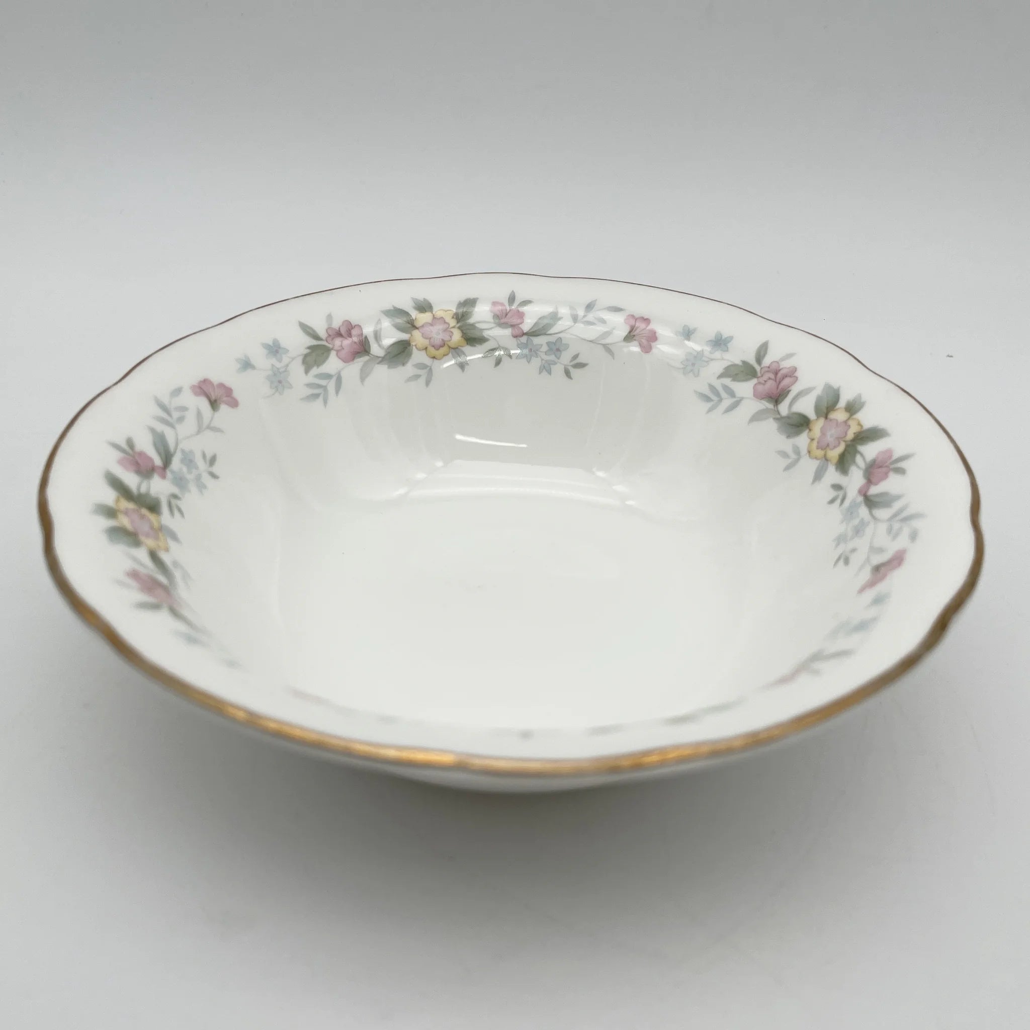 【复古】谷物碗（中碗）/ Mayfair（梅fair） / 1950-1980年代（推测）/ Fine Bone China /英国/小花图案，柔和色调， 金彩
