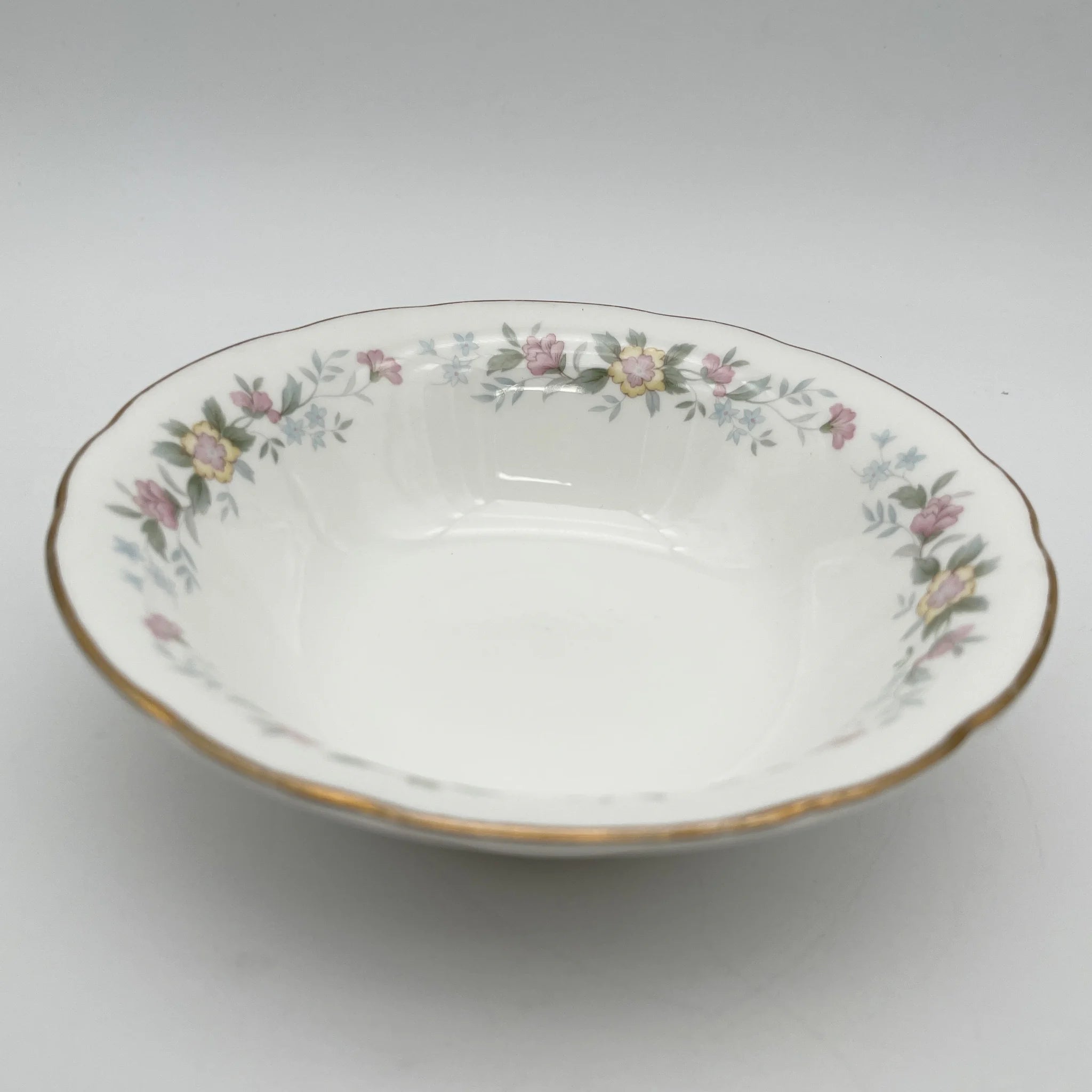 【复古】谷物碗（中碗）/ Mayfair（梅fair） / 1950-1980年代（推测）/ Fine Bone China /英国/小花图案，柔和色调， 金彩