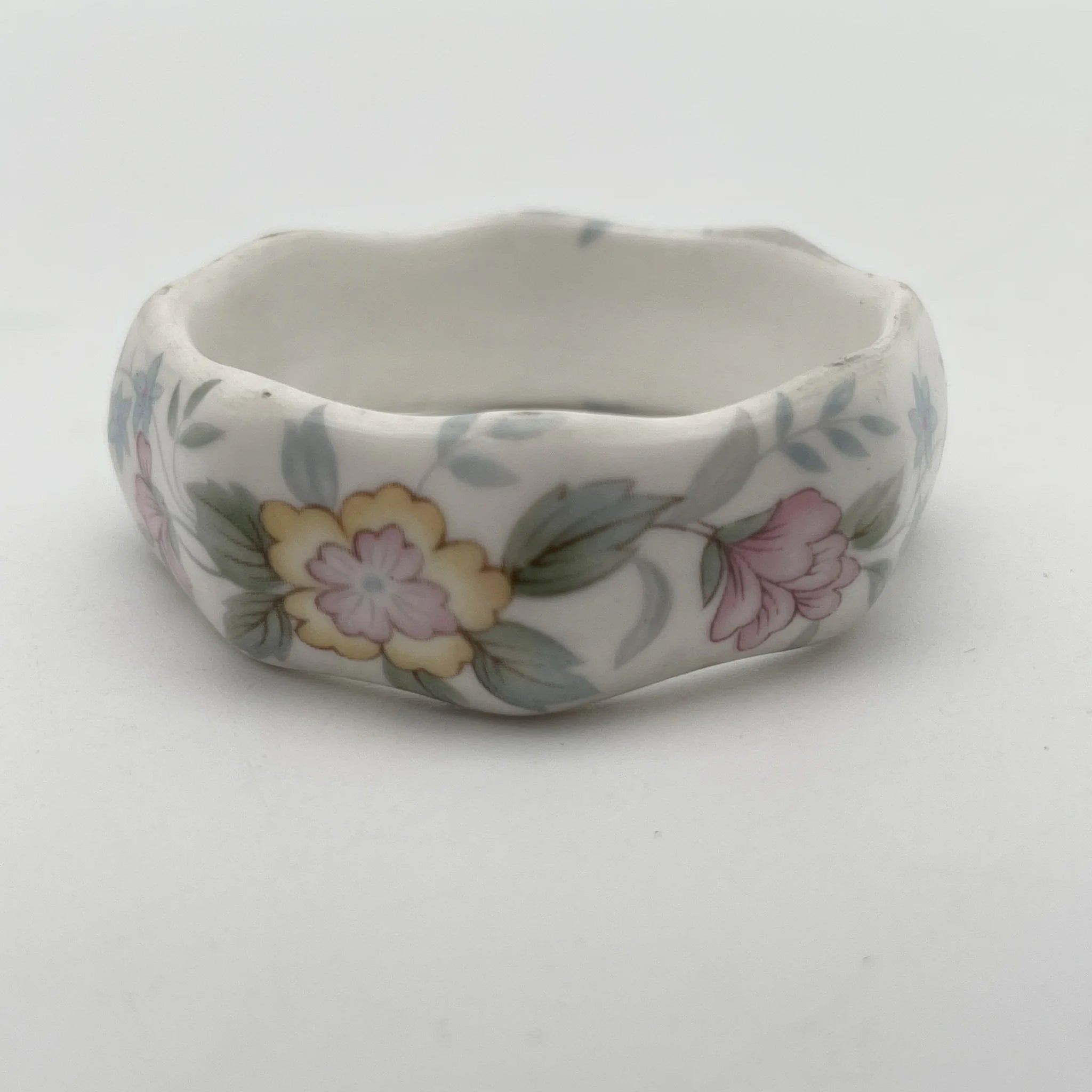 【复古】餐巾戒指/ Mayfair (Mayfair) / 1950-1980年代（推定）/ Fine Bone China /英国/小花图案，柔和色调，金彩