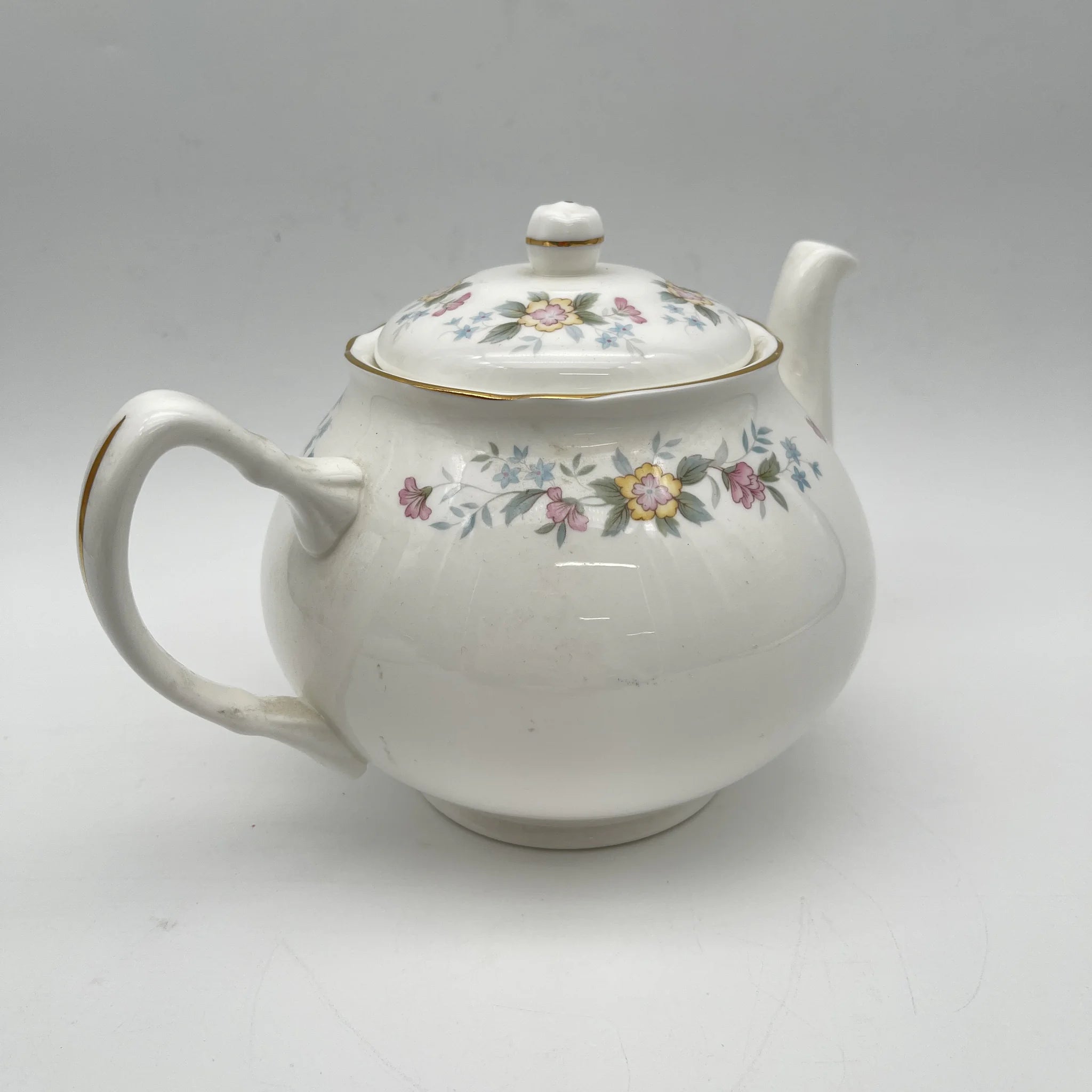 【复古】茶壶/ Mayfair (Mayfair) / 1950-1980年代（推定）/ Fine Bone China /英国/小花图案，柔和色调，金彩