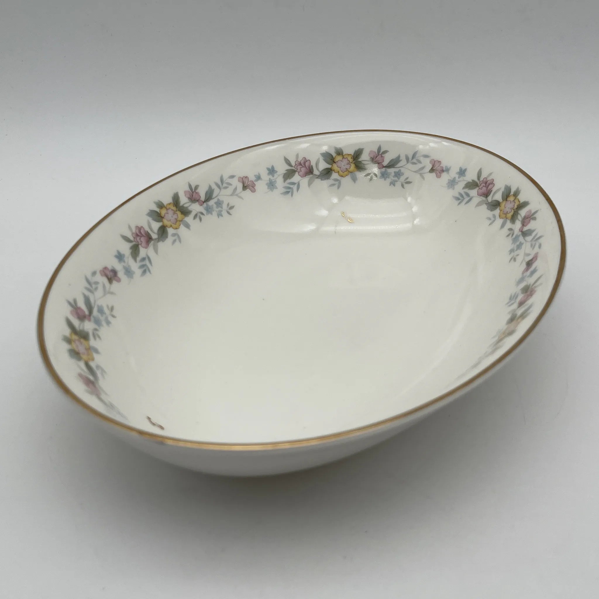 【复古】椭圆形大碗（大碗）/ Mayfair (Mayfair) / 1950-1980年代（推测）/ Fine Bone China /英国/小花花样， 柔和色调，金彩