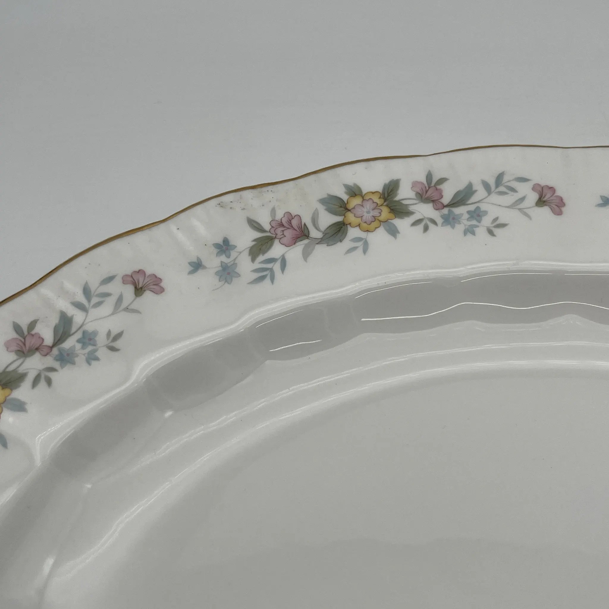 【复古】椭圆形盘子（大盘）/ Mayfair (Mayfair) / 1950-1980年代（推测）/ Fine Bone China /英国/小花花样， 柔和色调，金彩