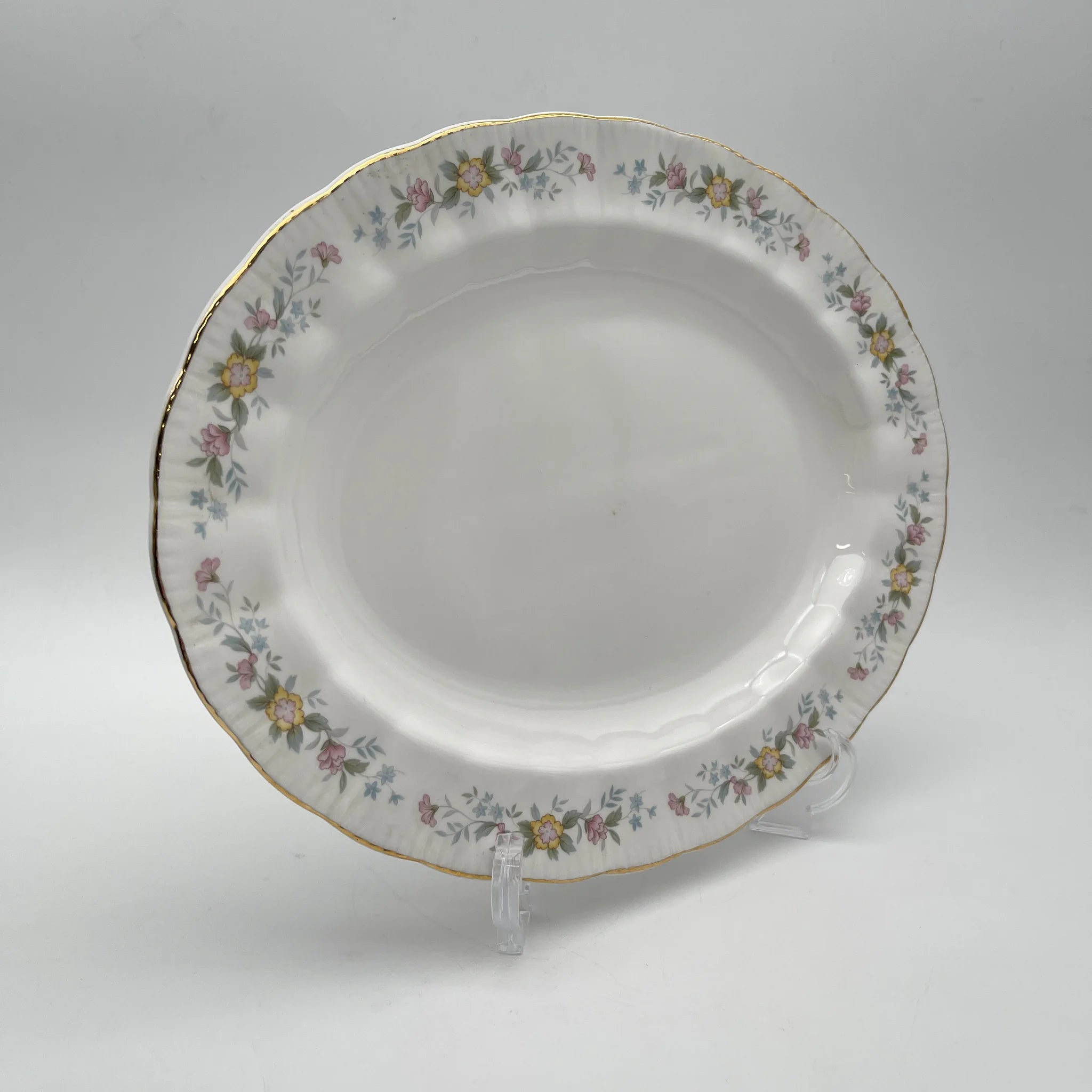 【复古】椭圆形盘子（大盘）/ Mayfair (Mayfair) / 1950-1980年代（推测）/ Fine Bone China /英国/小花花样， 柔和色调，金彩
