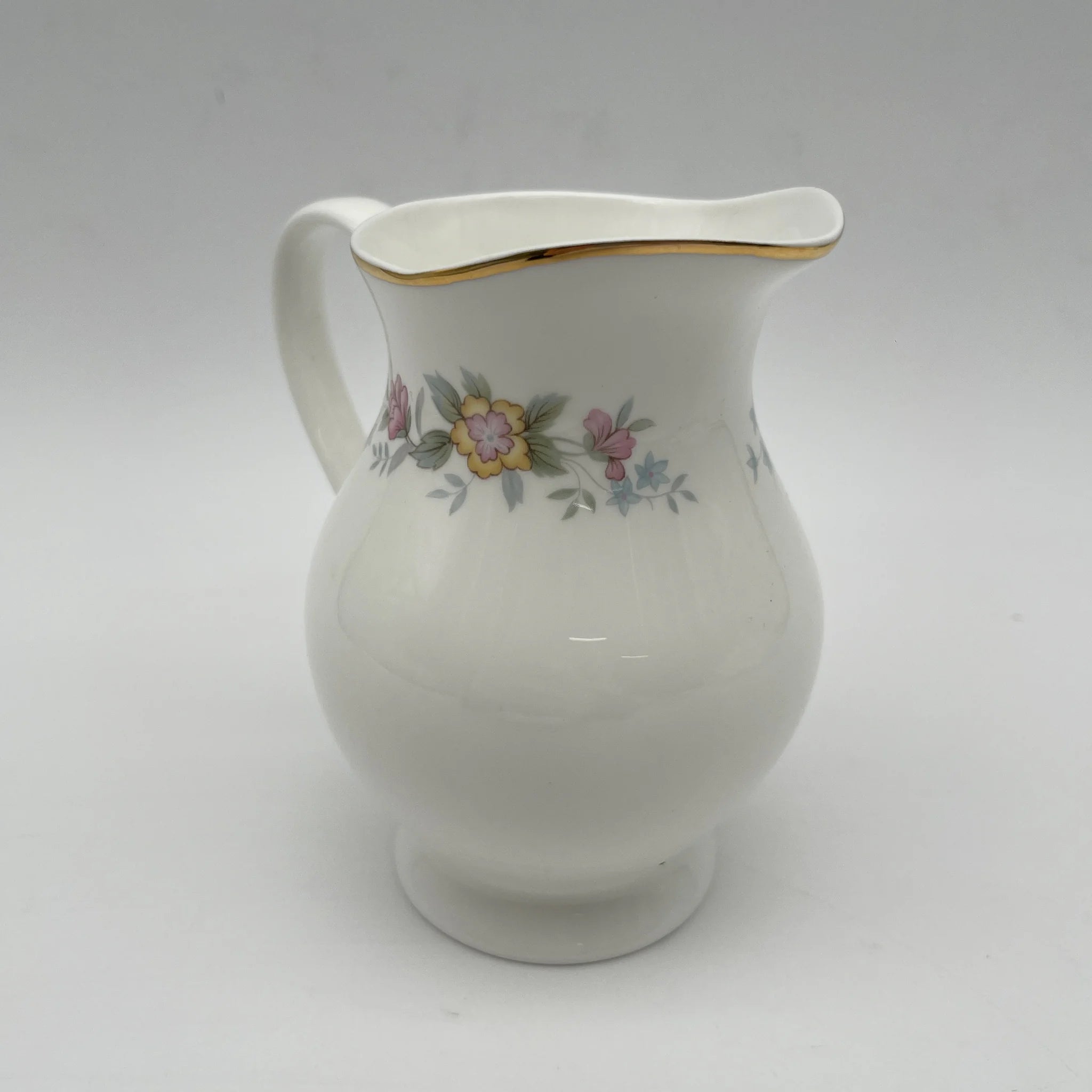 【复古】牛奶瓶/ Mayfair / 1950-1980年代（推测）/ Fine Bone China /英国/小花花样， 柔和色调，金彩