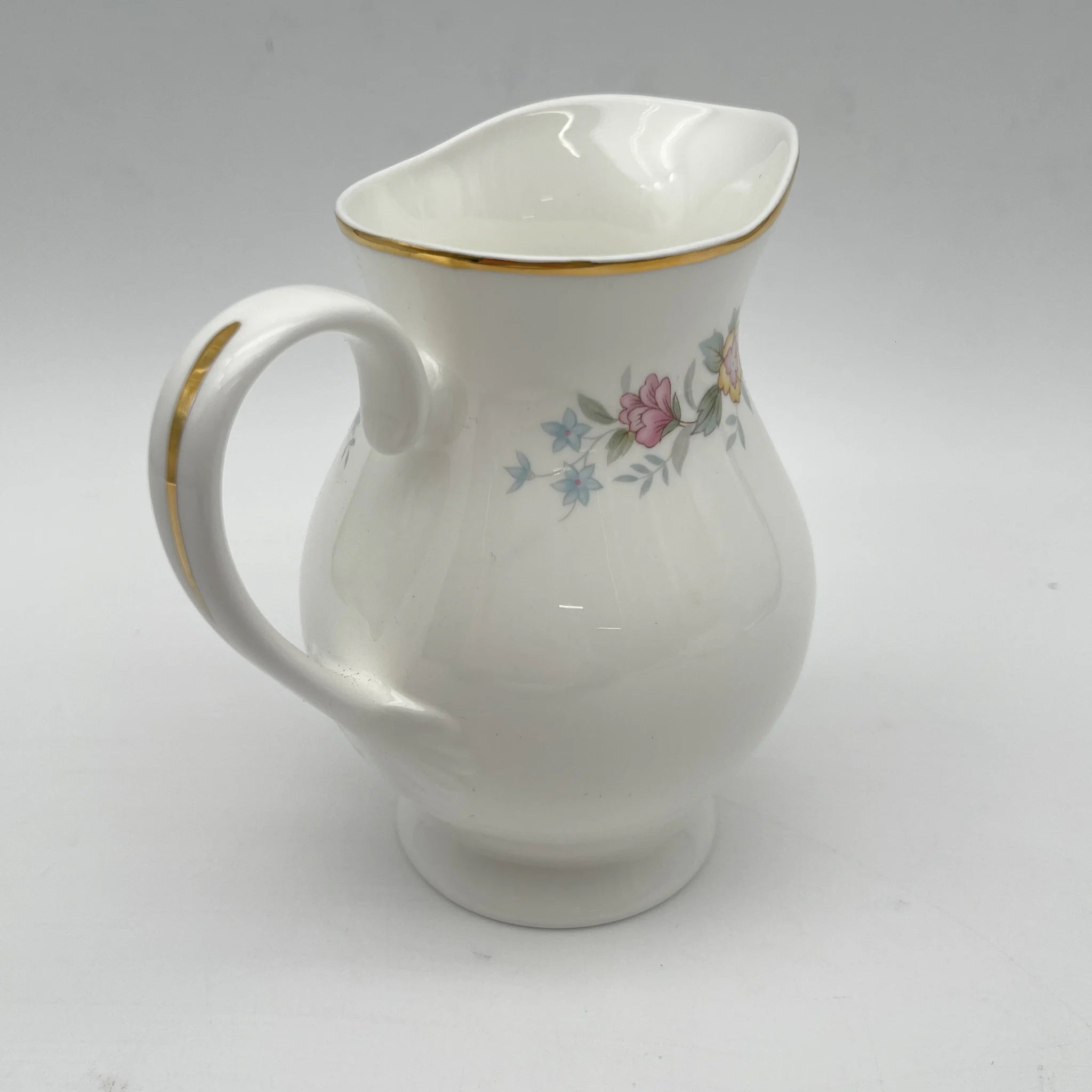 【复古】牛奶瓶/ Mayfair / 1950-1980年代（推测）/ Fine Bone China /英国/小花花样， 柔和色调，金彩