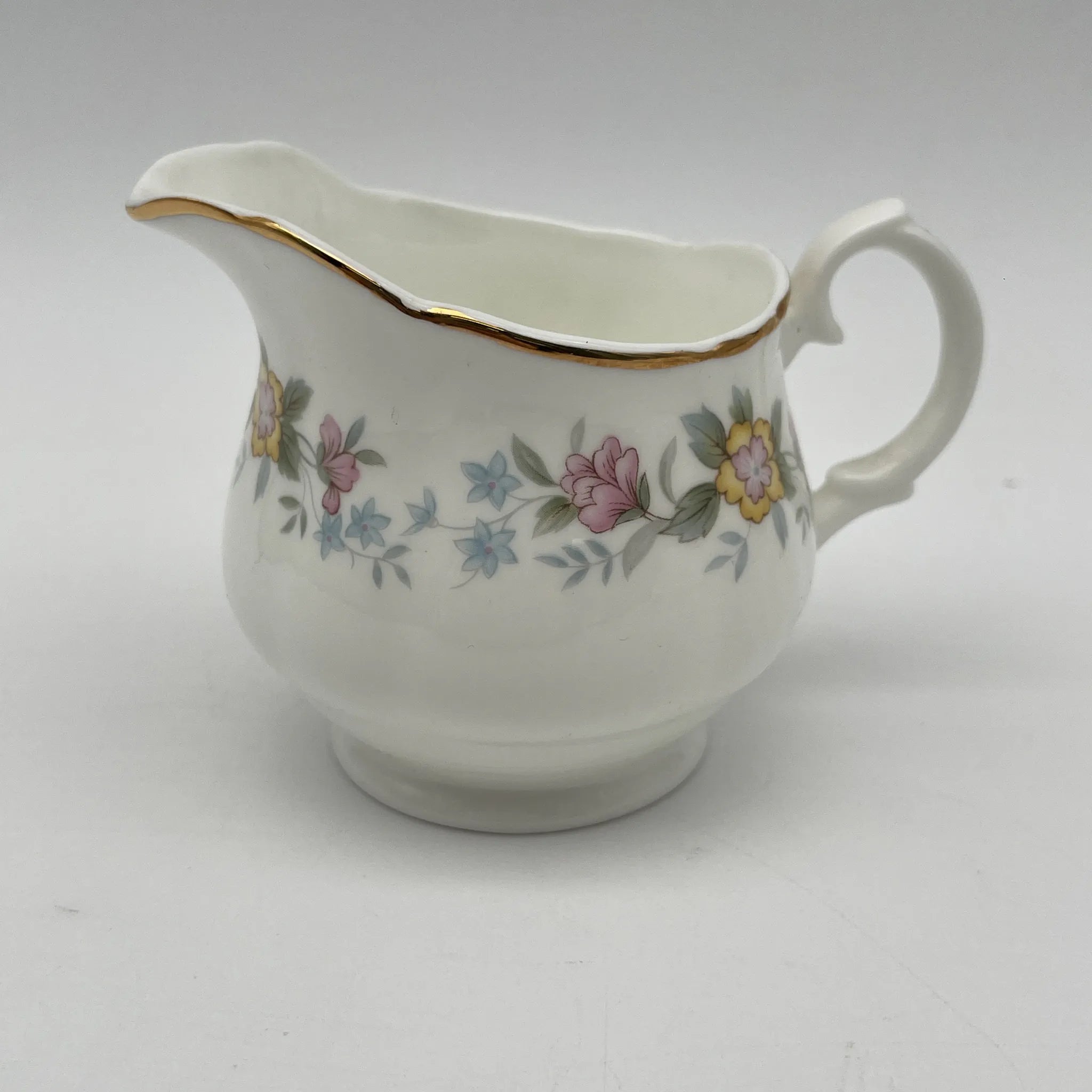 [Vintage] Creamer (milk pitcher) / Mayfair / 1950-1980s (estimated) / Fine Bone China / England / Small flower pattern, pastel color, gold color