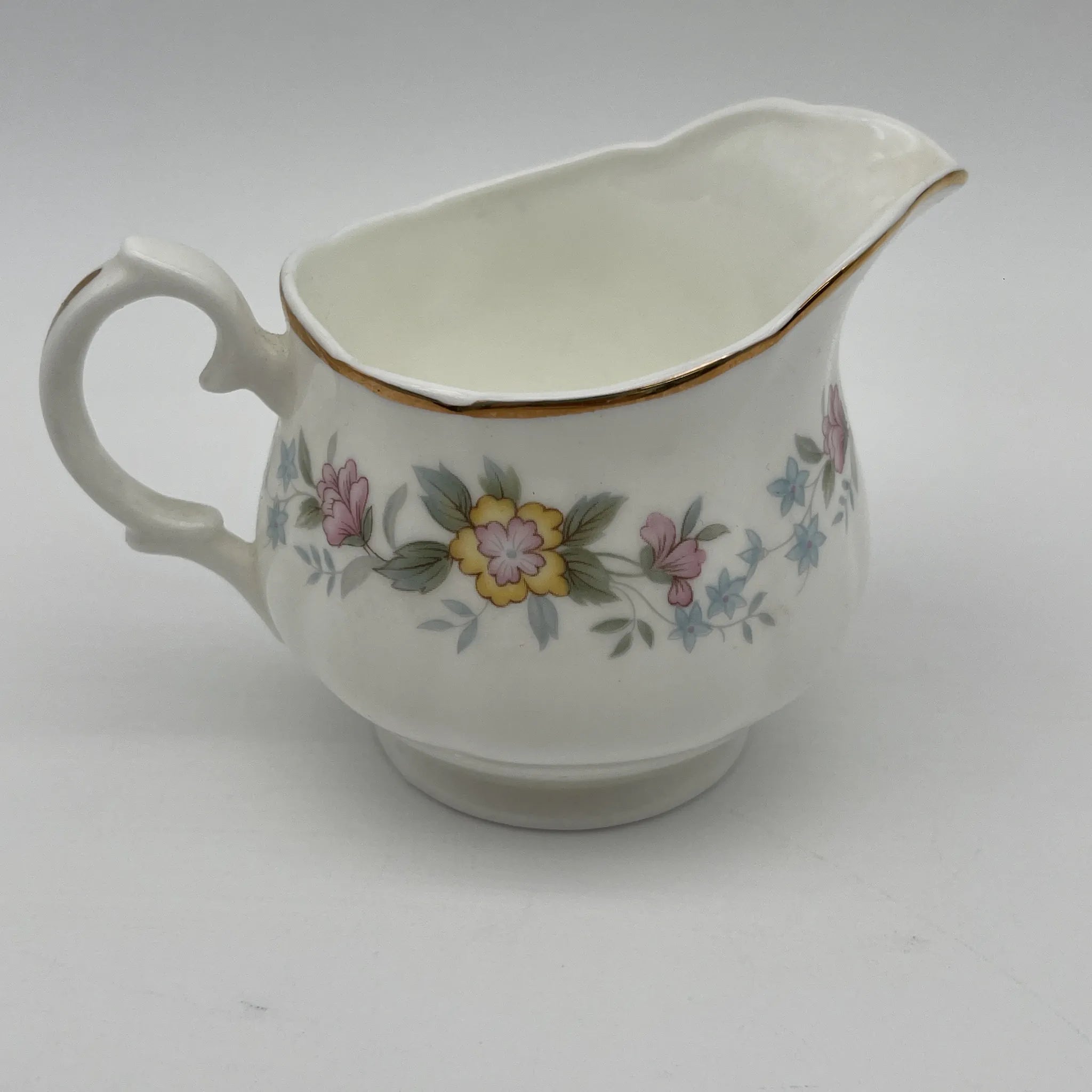 【复古】牛奶瓶/ Mayfair / 1950-1980年代（推测）/ Fine Bone China /英国/小花花样， 柔和色调，金彩