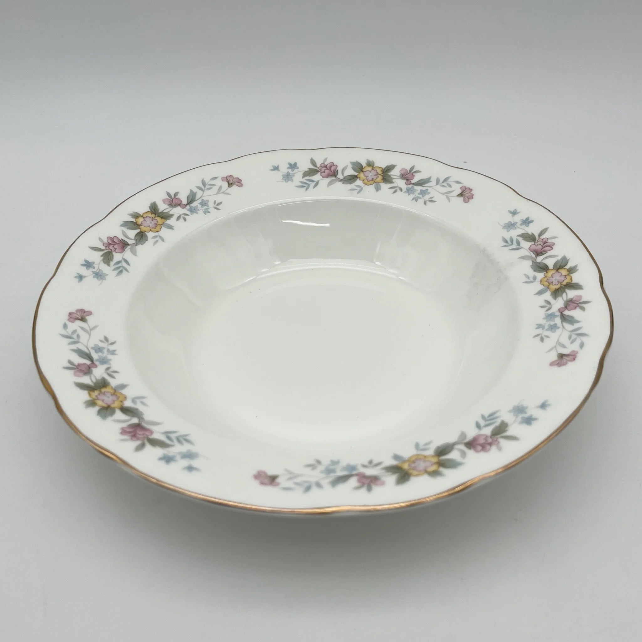 【复古】汤盘（深盘）/ Mayfair (Mayfair) / 1950-1980年代（推测）/ Fine Bone China /英国/小花图案，柔和色调， 金彩