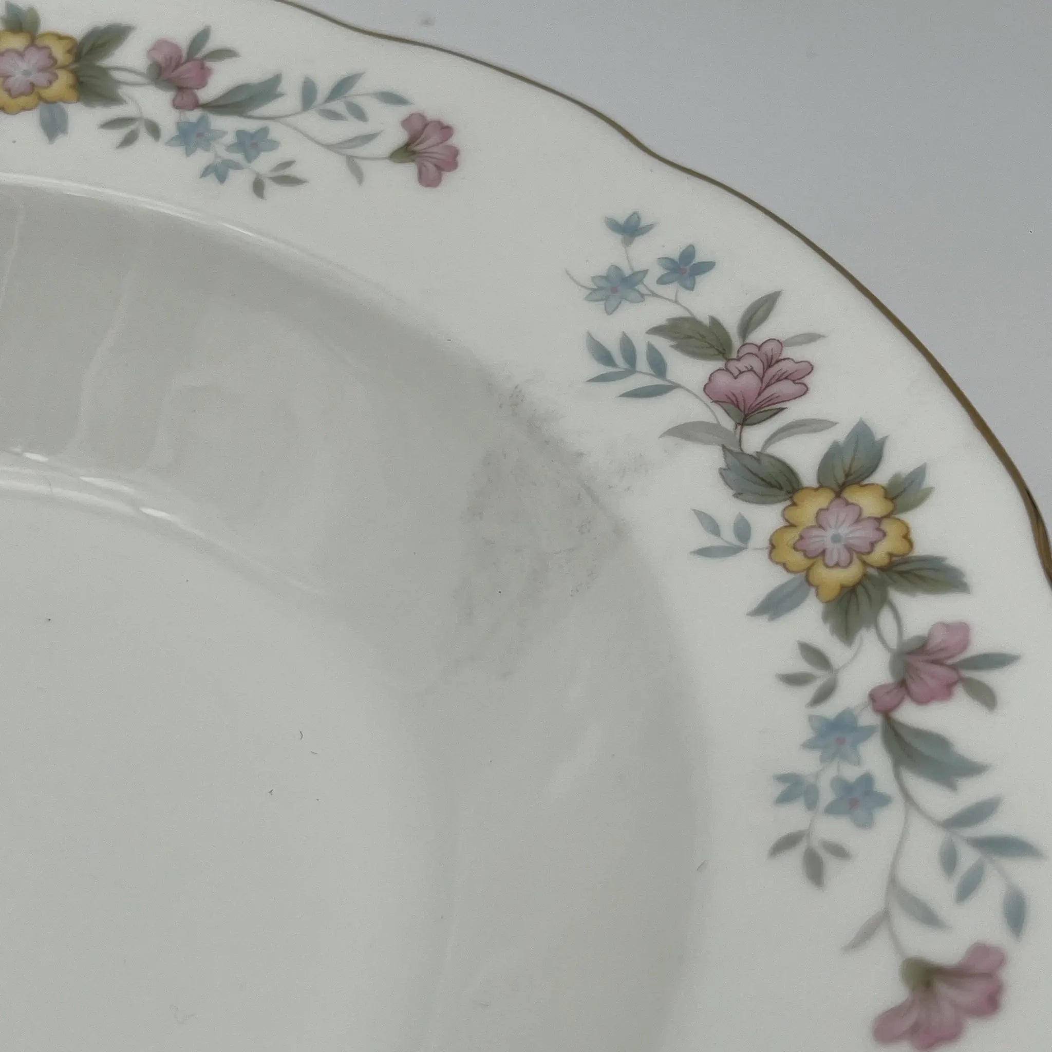 【复古】汤盘（深盘）/ Mayfair (Mayfair) / 1950-1980年代（推测）/ Fine Bone China /英国/小花图案，柔和色调， 金彩