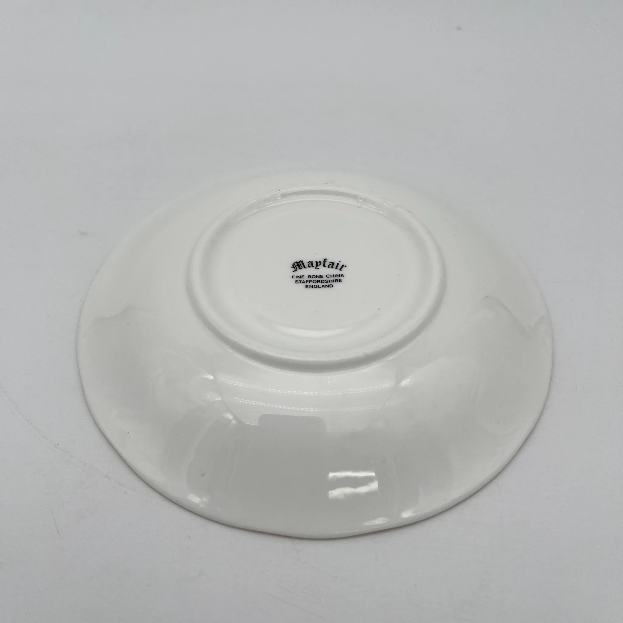 【复古】杯&碟子2p / Mayfair (Mayfair) / 1950-1980年代（推定）/ Fine Bone China /英国/小花图案，柔和色调，金彩