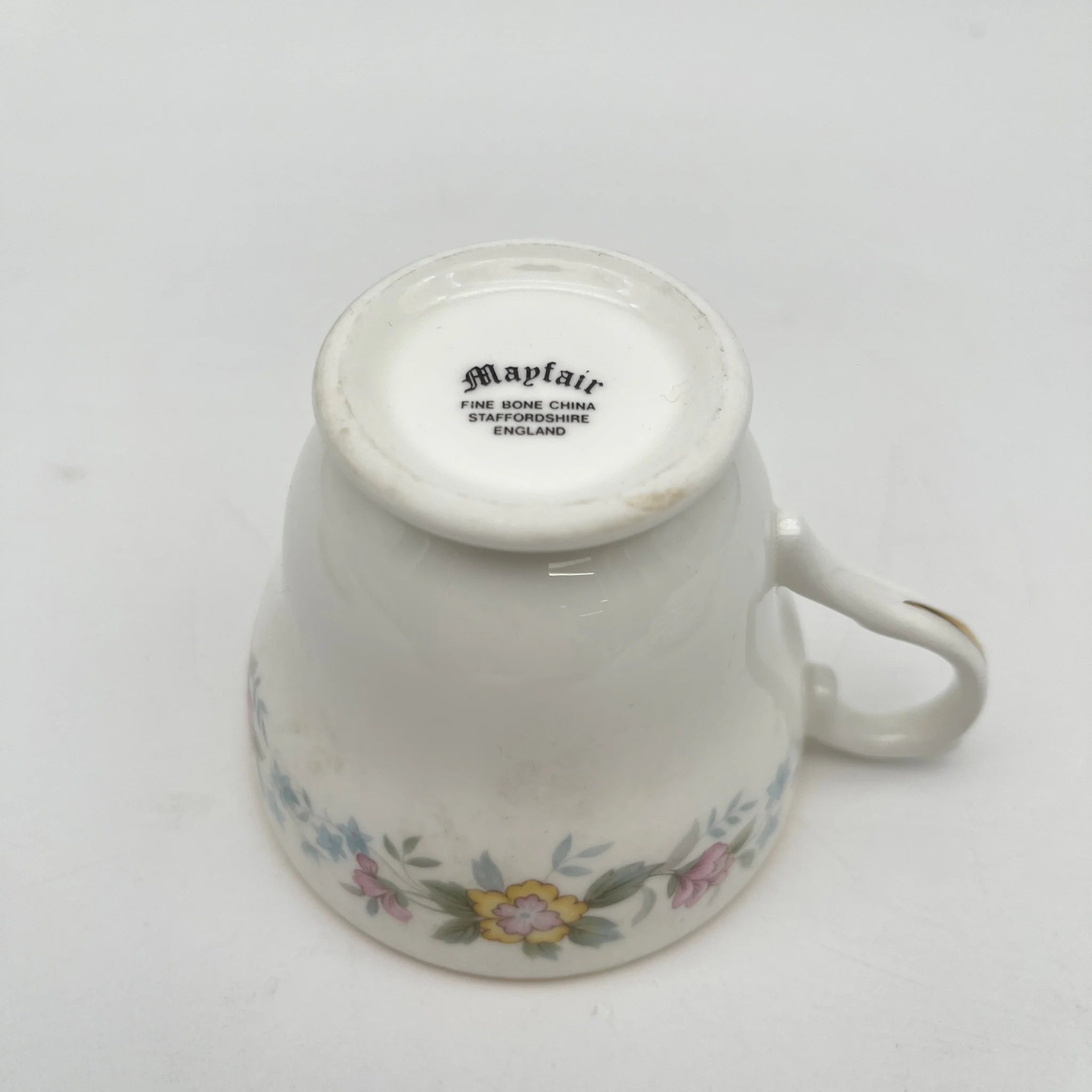 【复古】杯&碟子2p / Mayfair (Mayfair) / 1950-1980年代（推定）/ Fine Bone China /英国/小花图案，柔和色调，金彩