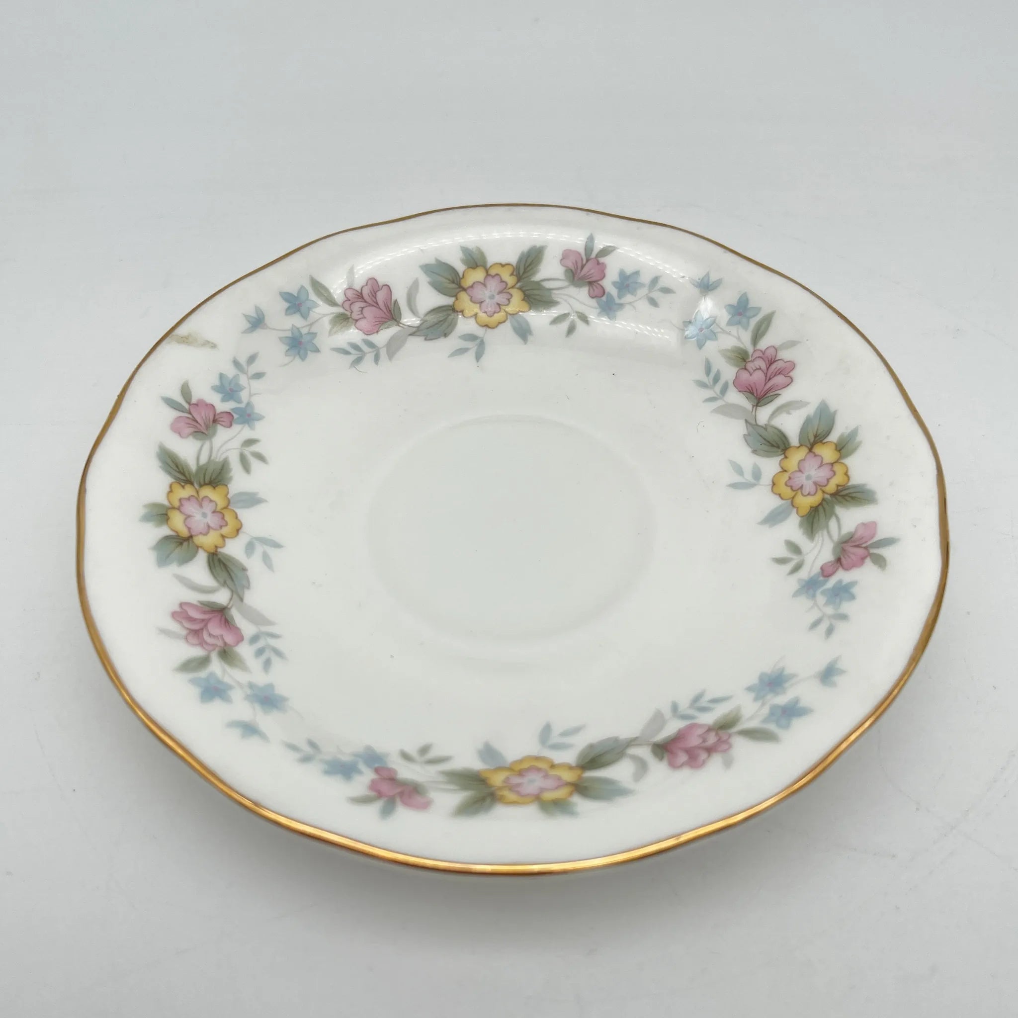 【复古】杯&碟子2p / Mayfair (Mayfair) / 1950-1980年代（推定）/ Fine Bone China /英国/小花图案，柔和色调，金彩
