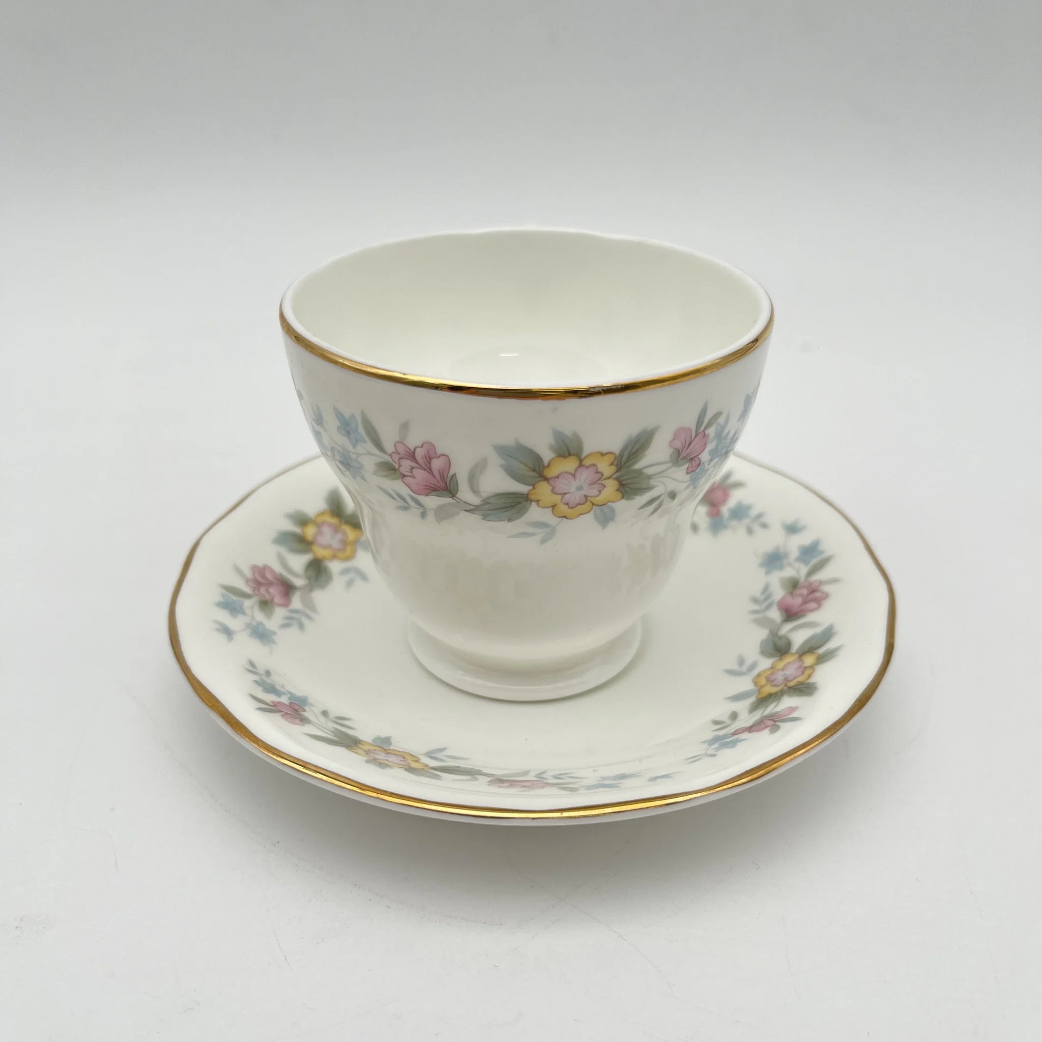 【复古】杯&碟子2p / Mayfair (Mayfair) / 1950-1980年代（推定）/ Fine Bone China /英国/小花图案，柔和色调，金彩