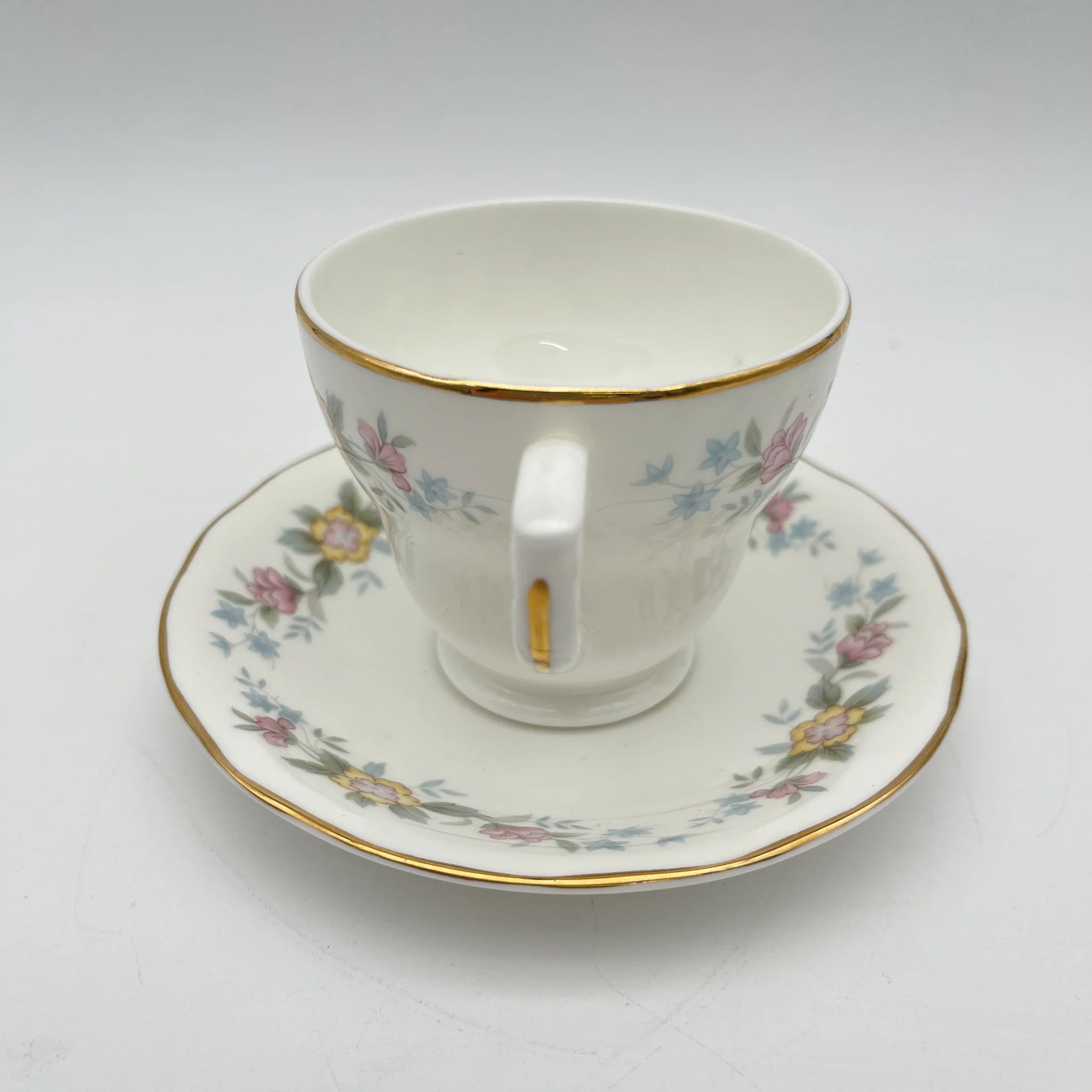 【复古】杯&碟子2p / Mayfair (Mayfair) / 1950-1980年代（推定）/ Fine Bone China /英国/小花图案，柔和色调，金彩