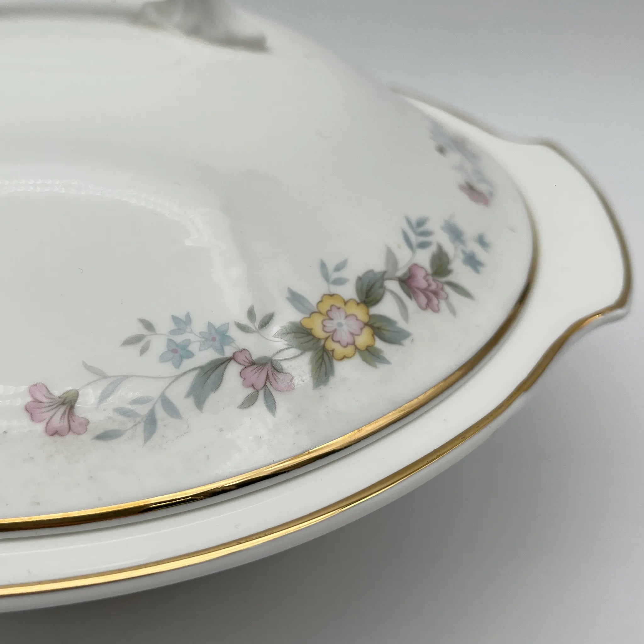 【复古】supire / Mayfair / 1950-1980年代（推测）/ Fine Bone China /英国/小花花样， 柔和色调，金彩