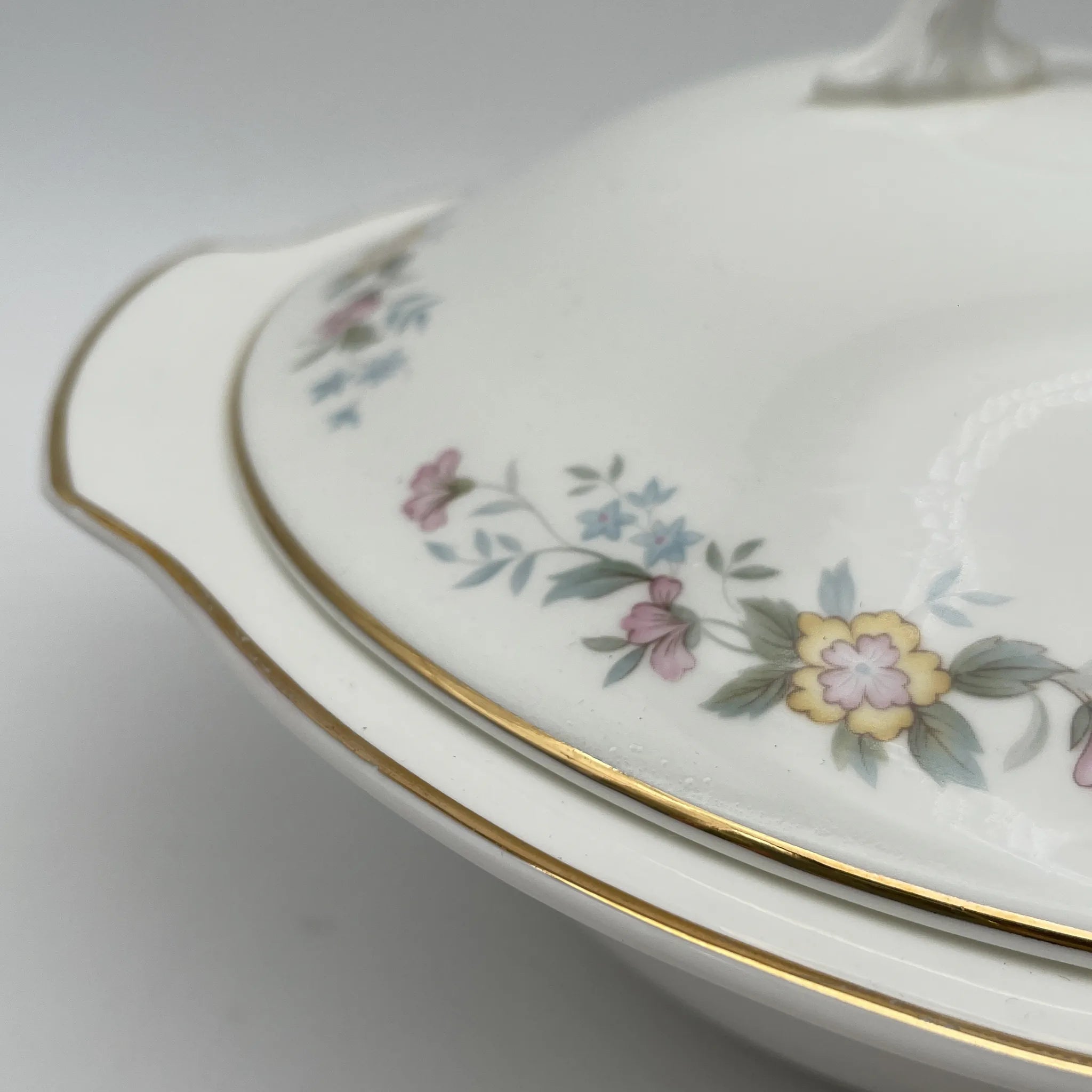 【复古】supire / Mayfair / 1950-1980年代（推测）/ Fine Bone China /英国/小花花样， 柔和色调，金彩
