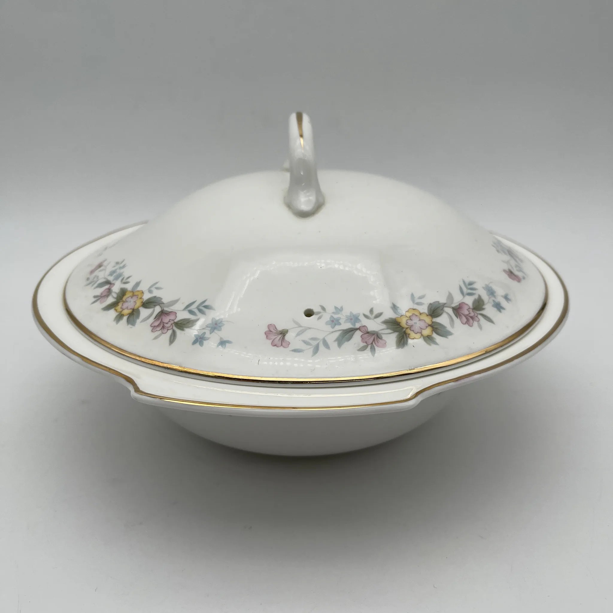 【复古】supire / Mayfair / 1950-1980年代（推测）/ Fine Bone China /英国/小花花样， 柔和色调，金彩