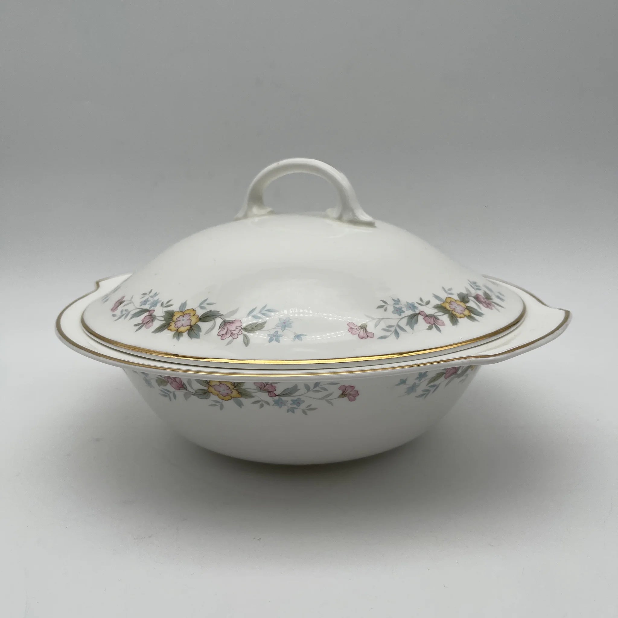 【复古】supire / Mayfair / 1950-1980年代（推测）/ Fine Bone China /英国/小花花样， 柔和色调，金彩