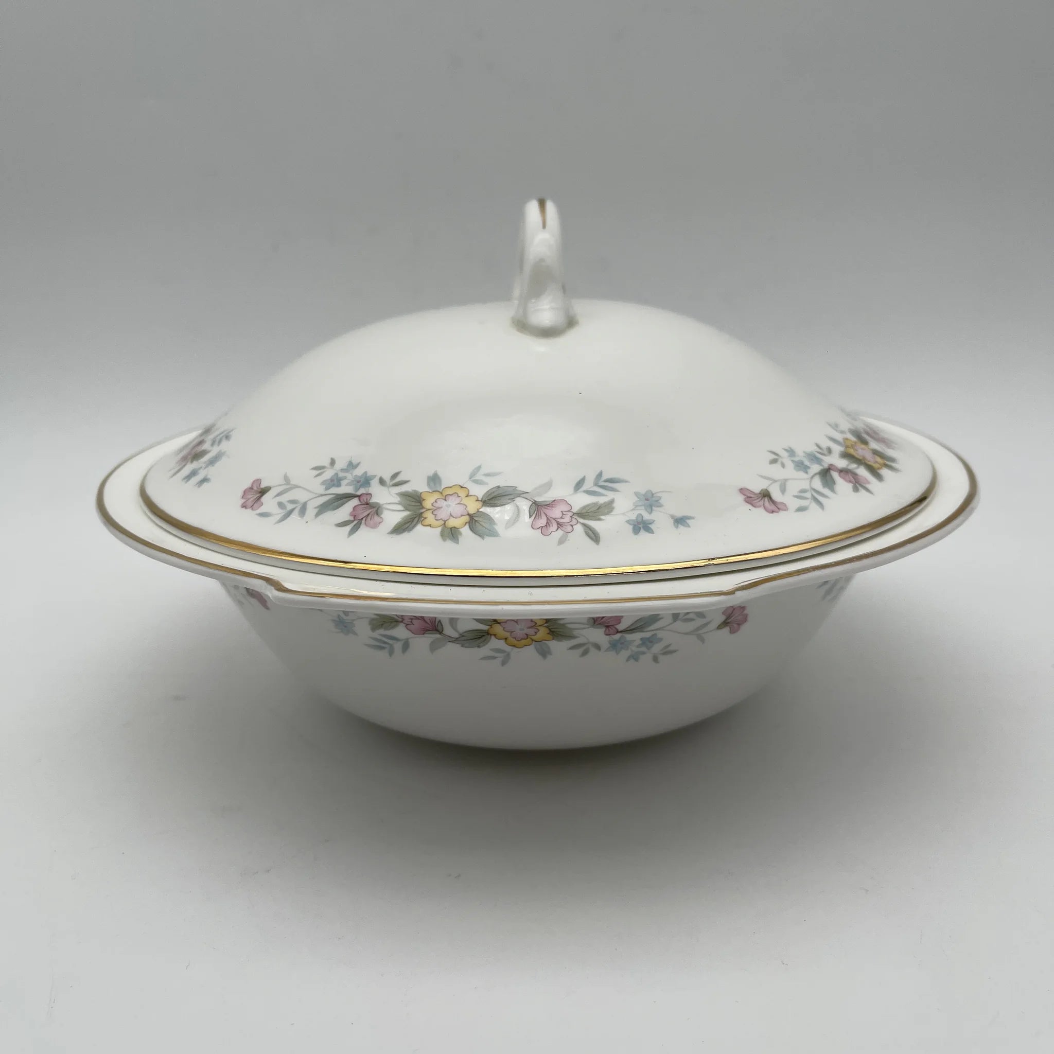【复古】supire / Mayfair / 1950-1980年代（推测）/ Fine Bone China /英国/小花花样， 柔和色调，金彩