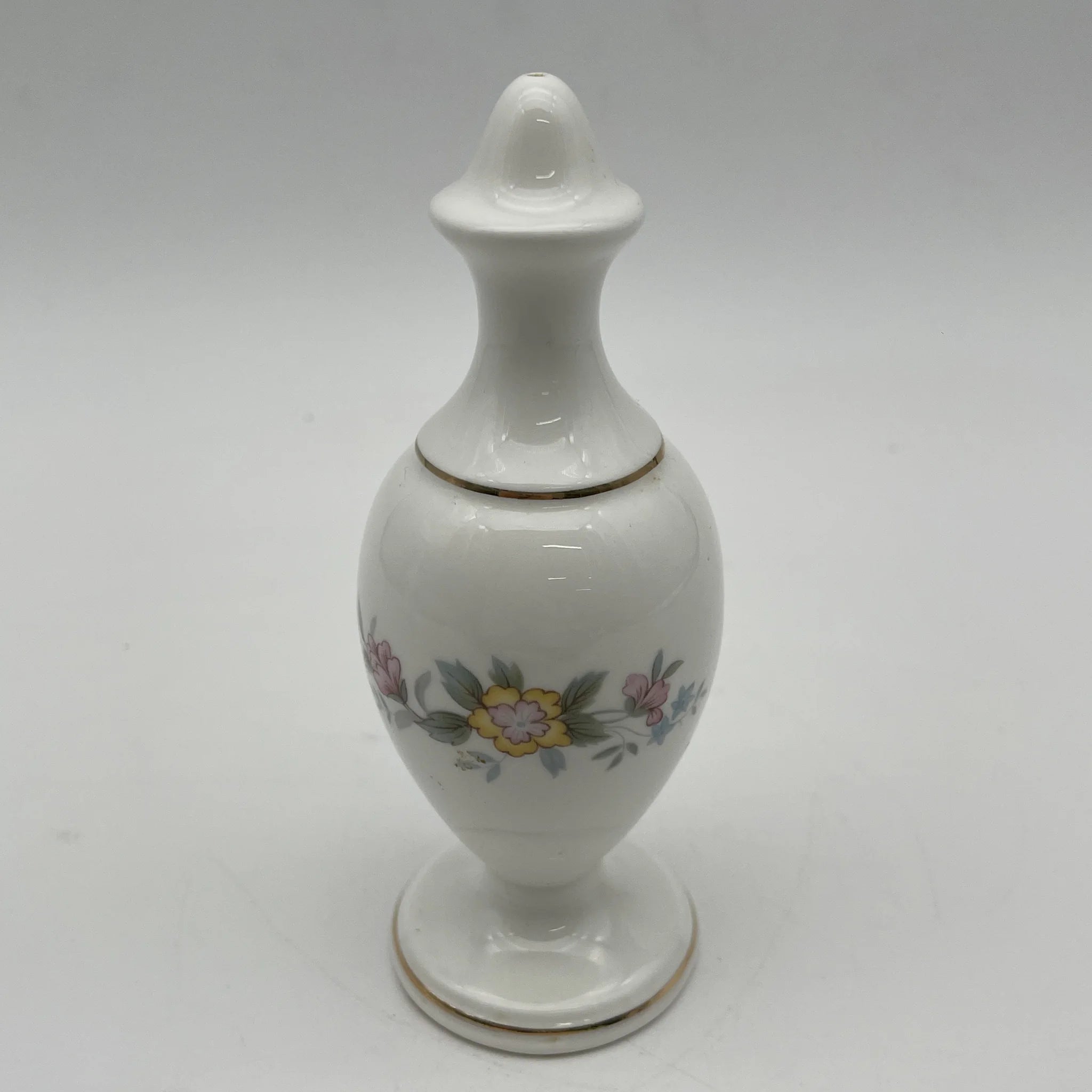 【复古】salt & peppershaker / Mayfair (Mayfair) / 1950-1980年代（推测）/ Fine Bone China /英国/小花花样， 柔和色调，金彩