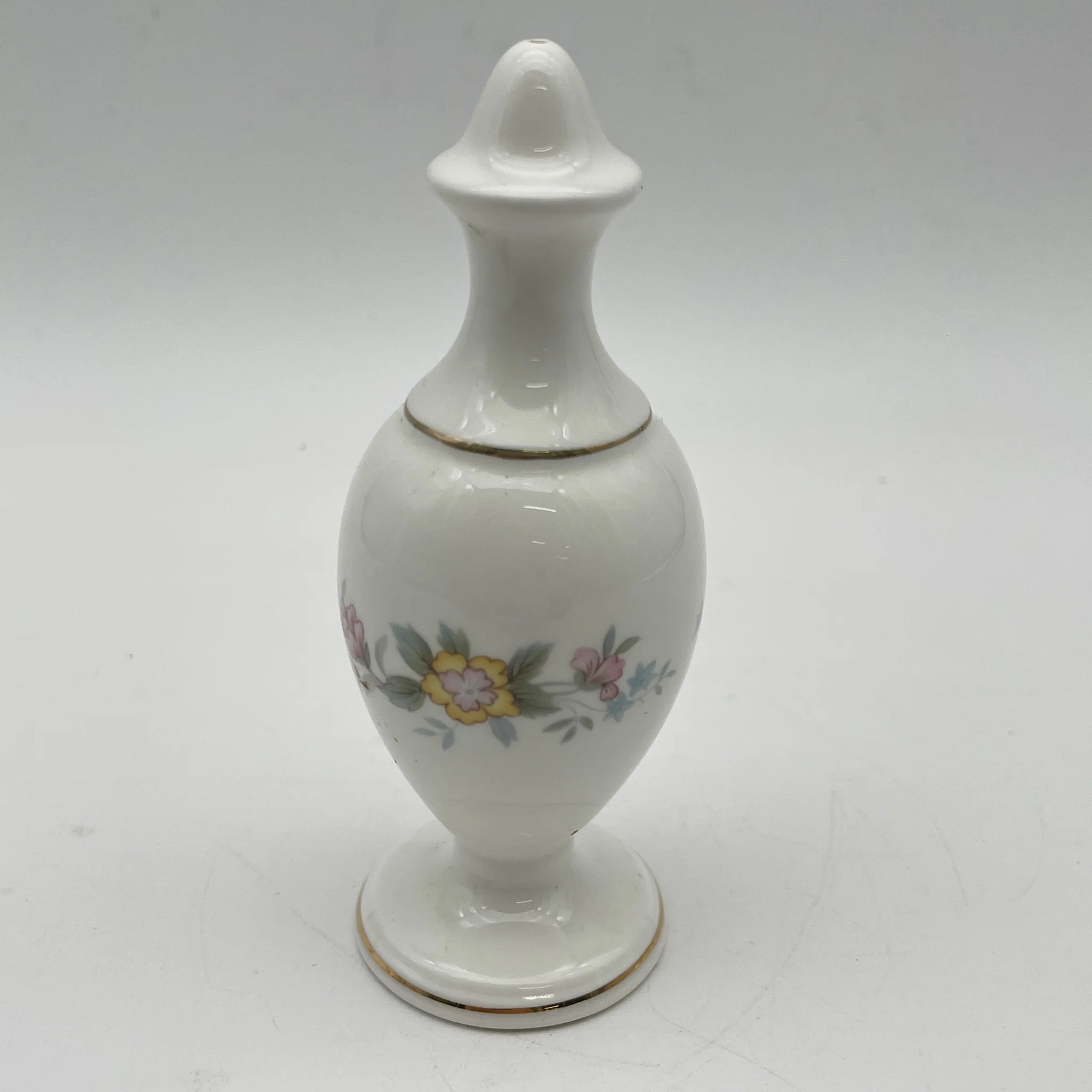 【复古】salt & peppershaker / Mayfair (Mayfair) / 1950-1980年代（推测）/ Fine Bone China /英国/小花花样， 柔和色调，金彩