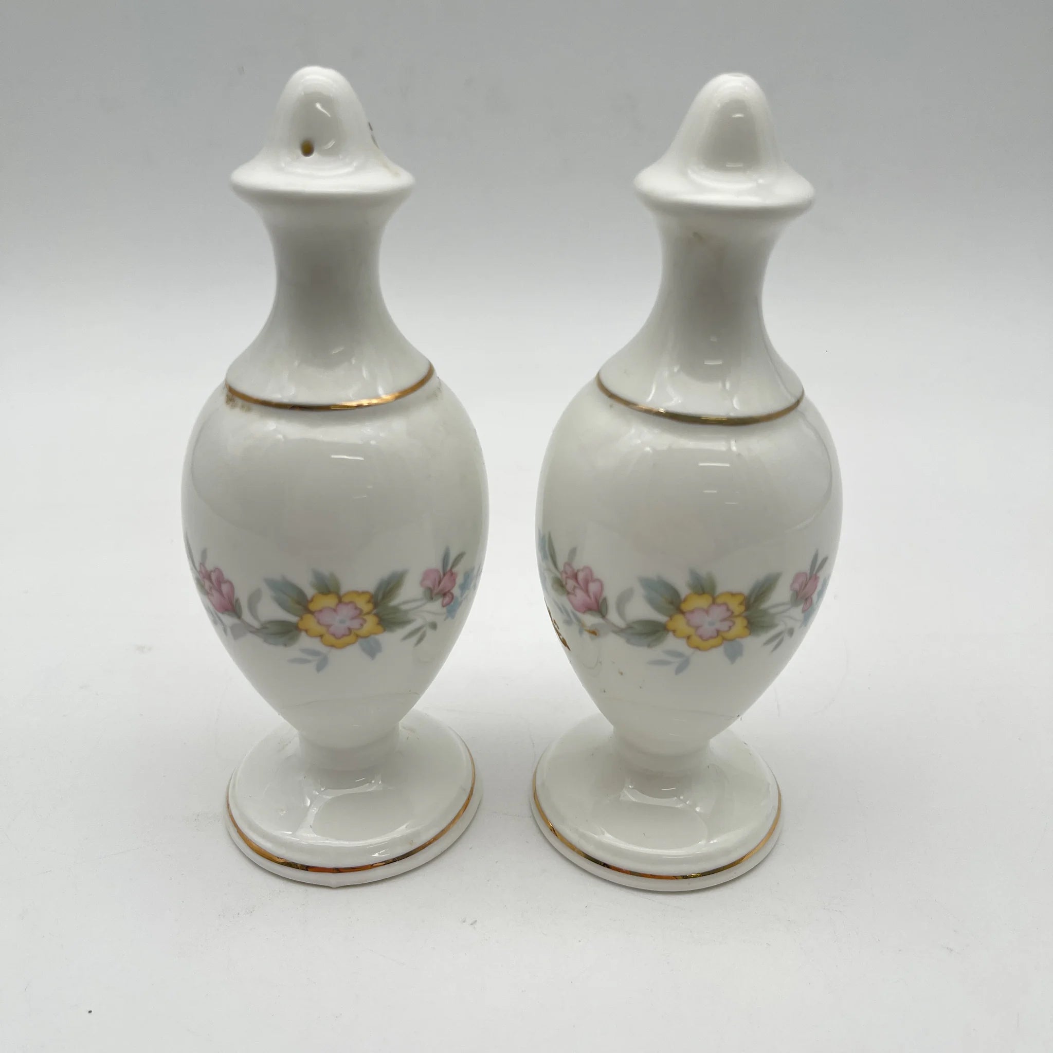 【复古】salt & peppershaker / Mayfair (Mayfair) / 1950-1980年代（推测）/ Fine Bone China /英国/小花花样， 柔和色调，金彩