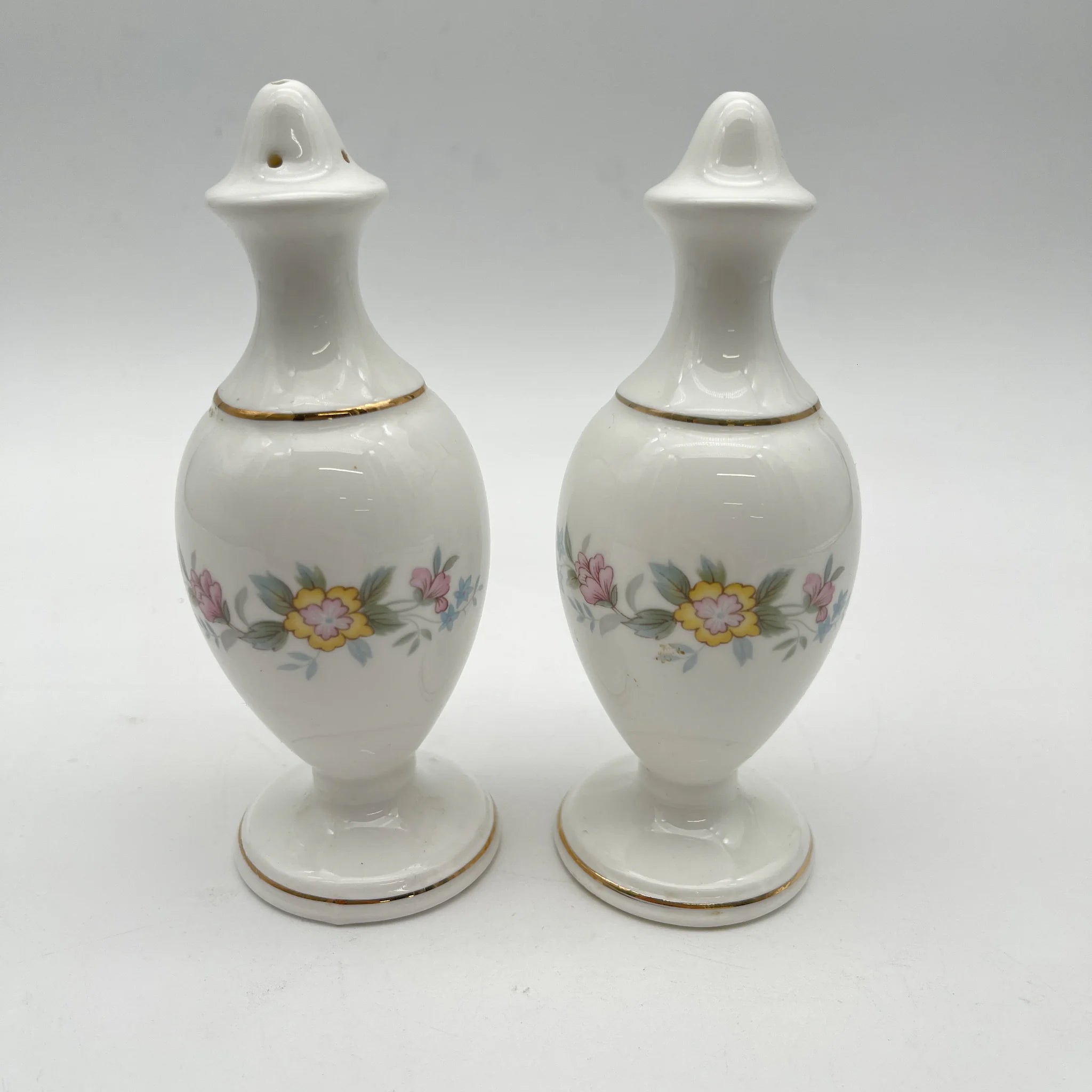 【复古】salt & peppershaker / Mayfair (Mayfair) / 1950-1980年代（推测）/ Fine Bone China /英国/小花花样， 柔和色调，金彩