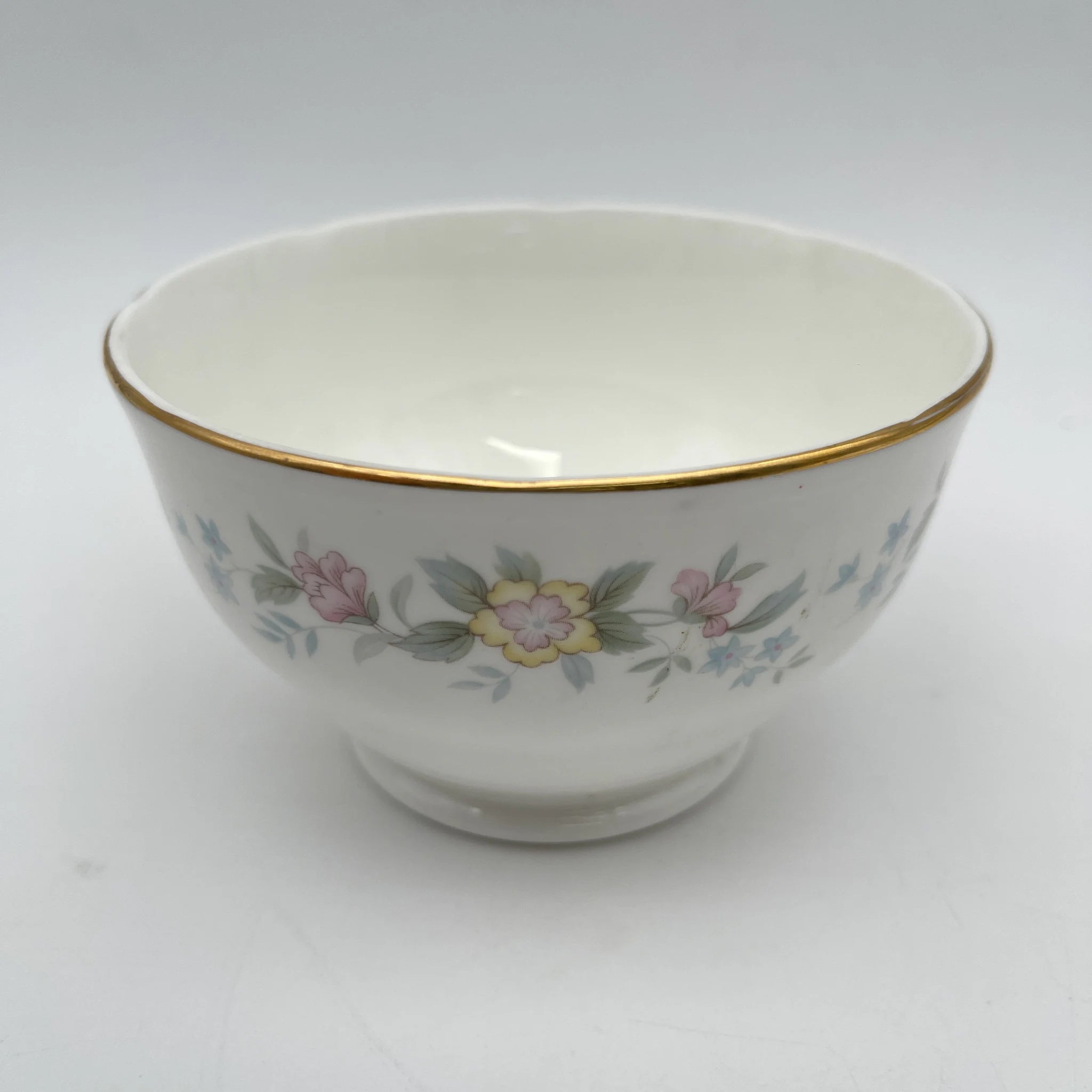 [Vintage] Cafe au lait bowl / Mayfair / 1950-1980s (estimated) / Fine Bone China / England / Small flower pattern, pastel color, gold color