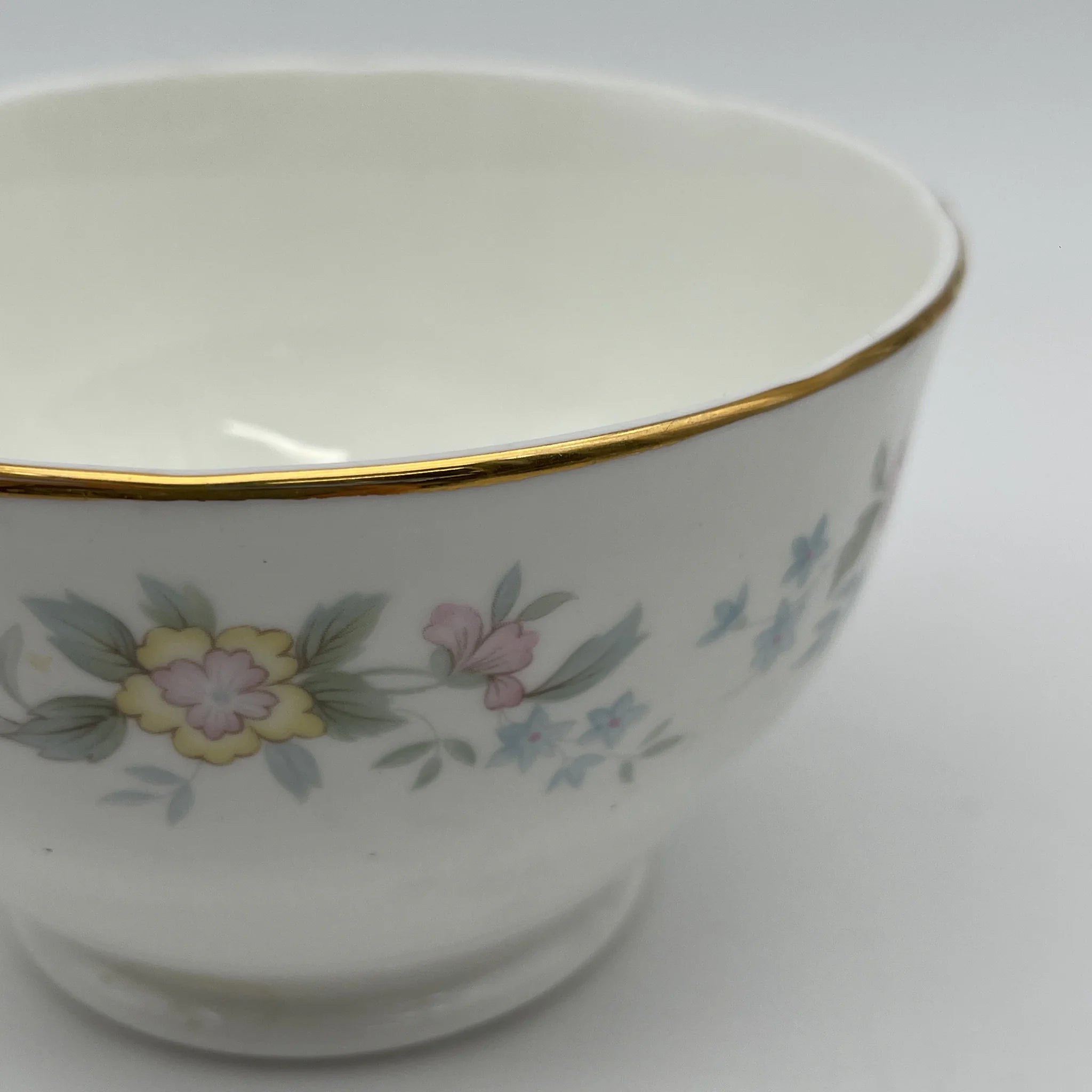 【复古】咖啡杯/ Mayfair (Mayfair) / 1950-1980年代（推测）/ Fine Bone China /英国/小花图案，柔和色调，金彩