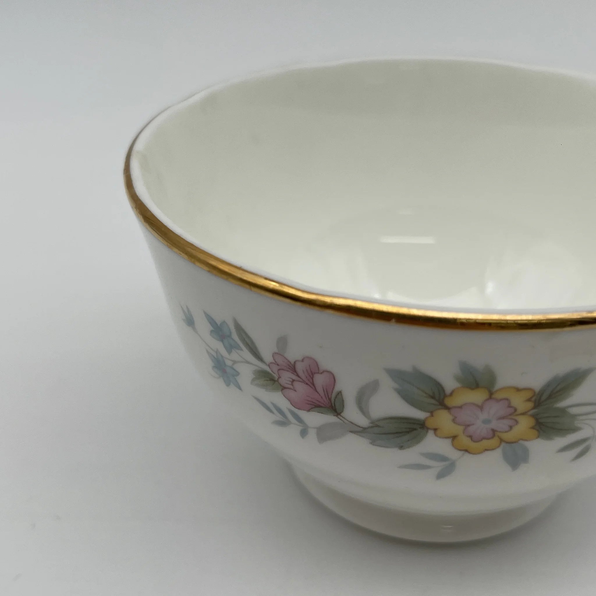 【复古】咖啡杯/ Mayfair (Mayfair) / 1950-1980年代（推测）/ Fine Bone China /英国/小花图案，柔和色调，金彩