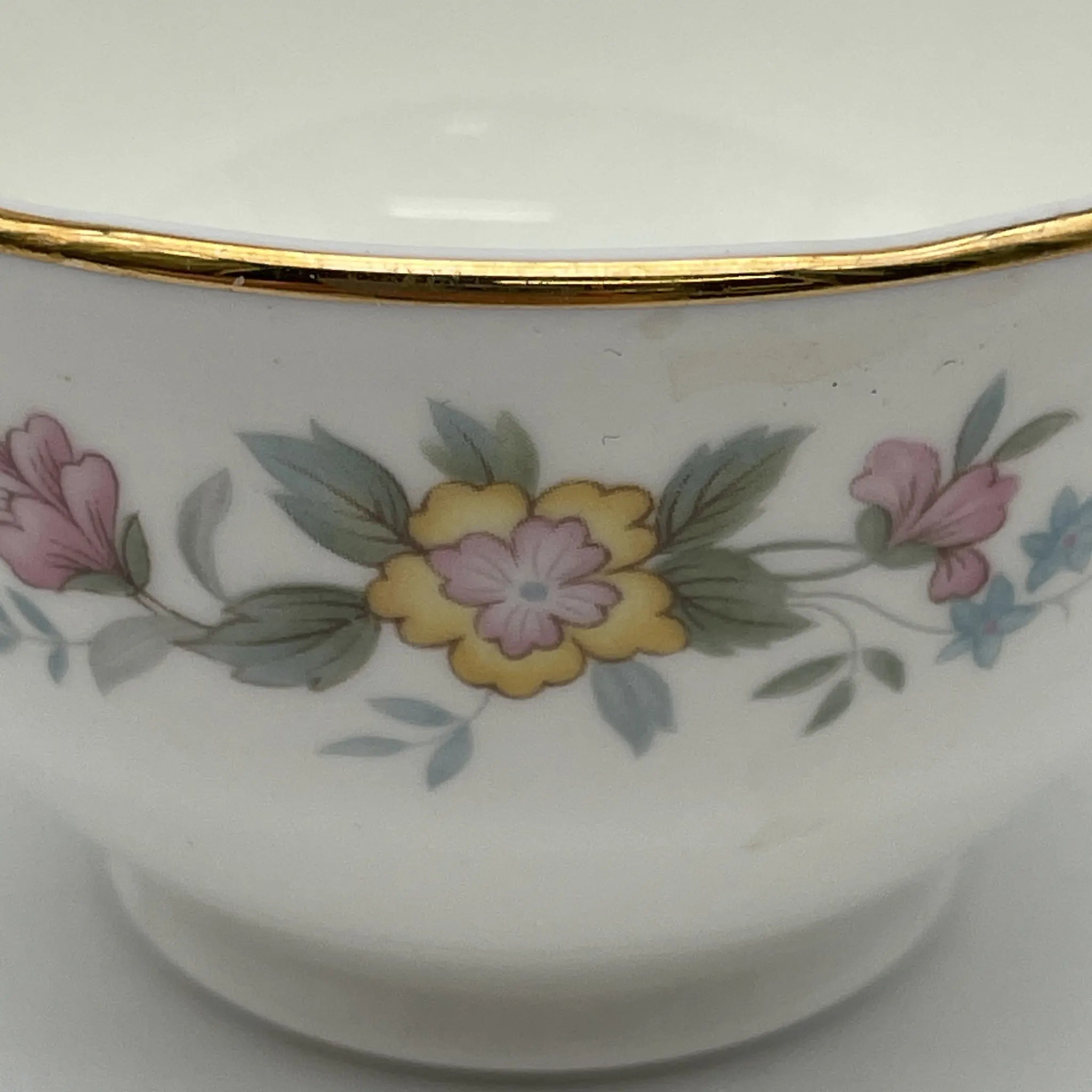 【复古】咖啡杯/ Mayfair (Mayfair) / 1950-1980年代（推测）/ Fine Bone China /英国/小花图案，柔和色调，金彩