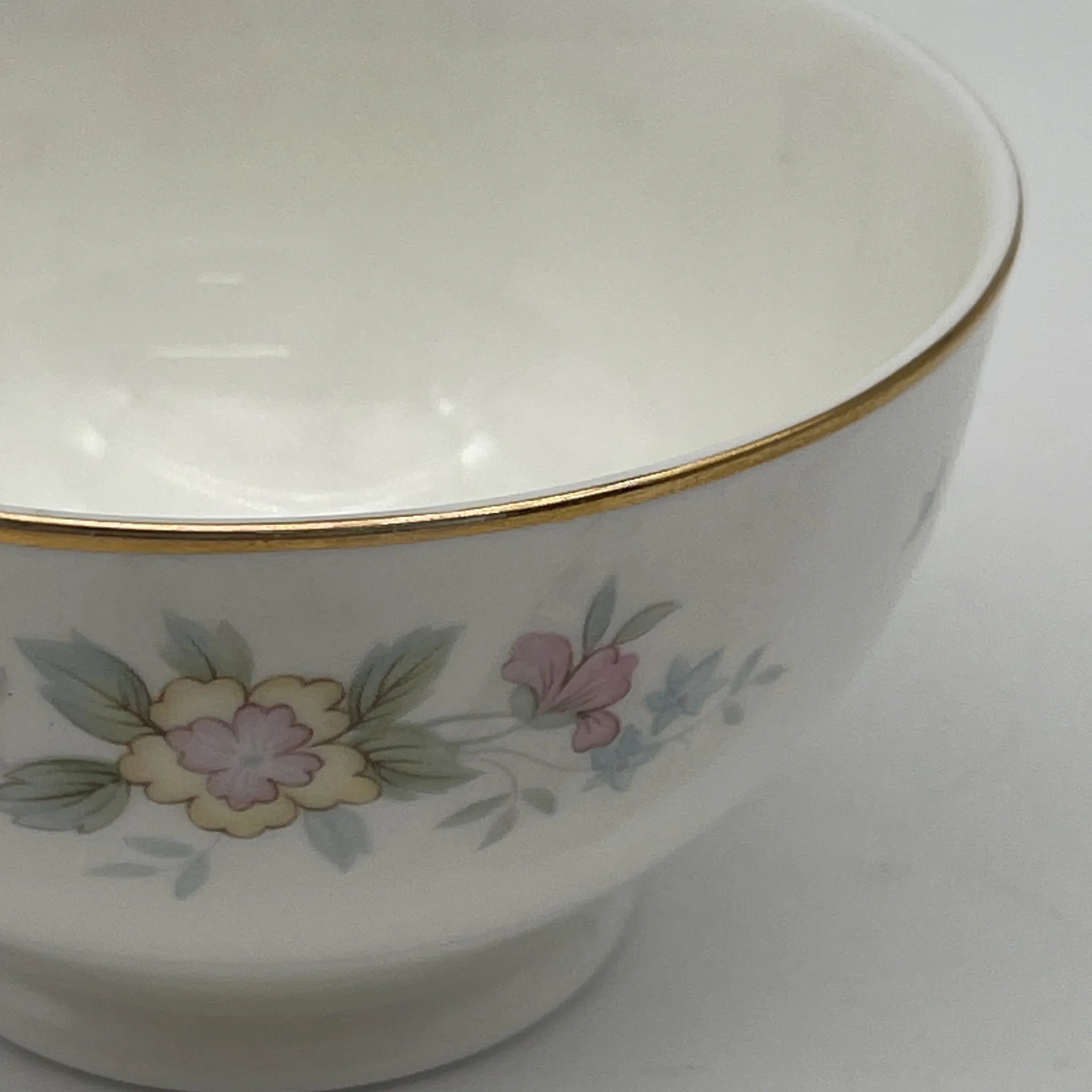 【复古】咖啡杯/ Mayfair (Mayfair) / 1950-1980年代（推测）/ Fine Bone China /英国/小花图案，柔和色调，金彩